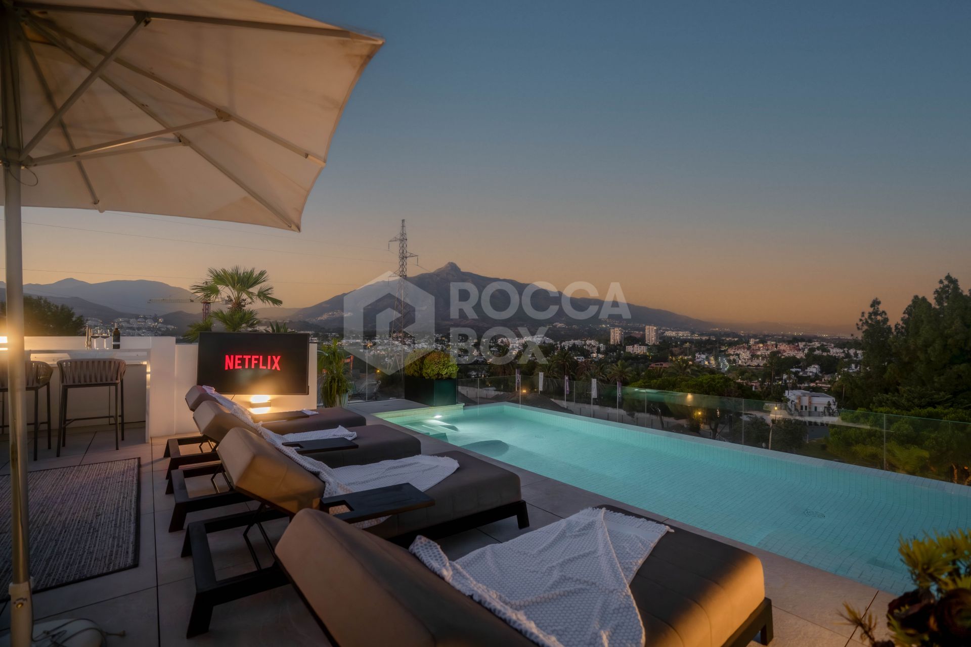 Contemporary villa in Nueva Andalucia