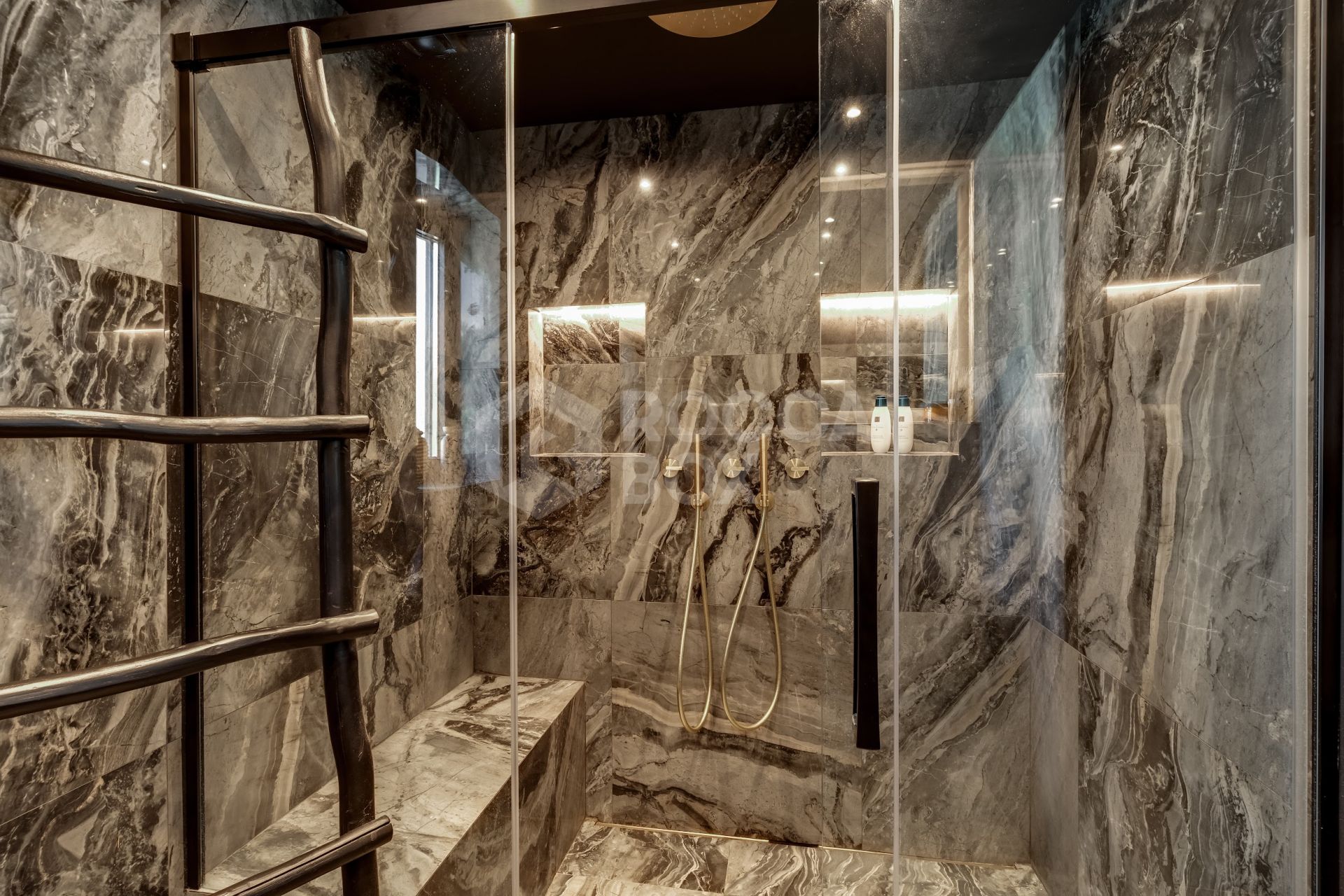 Luxury villa close to amenities