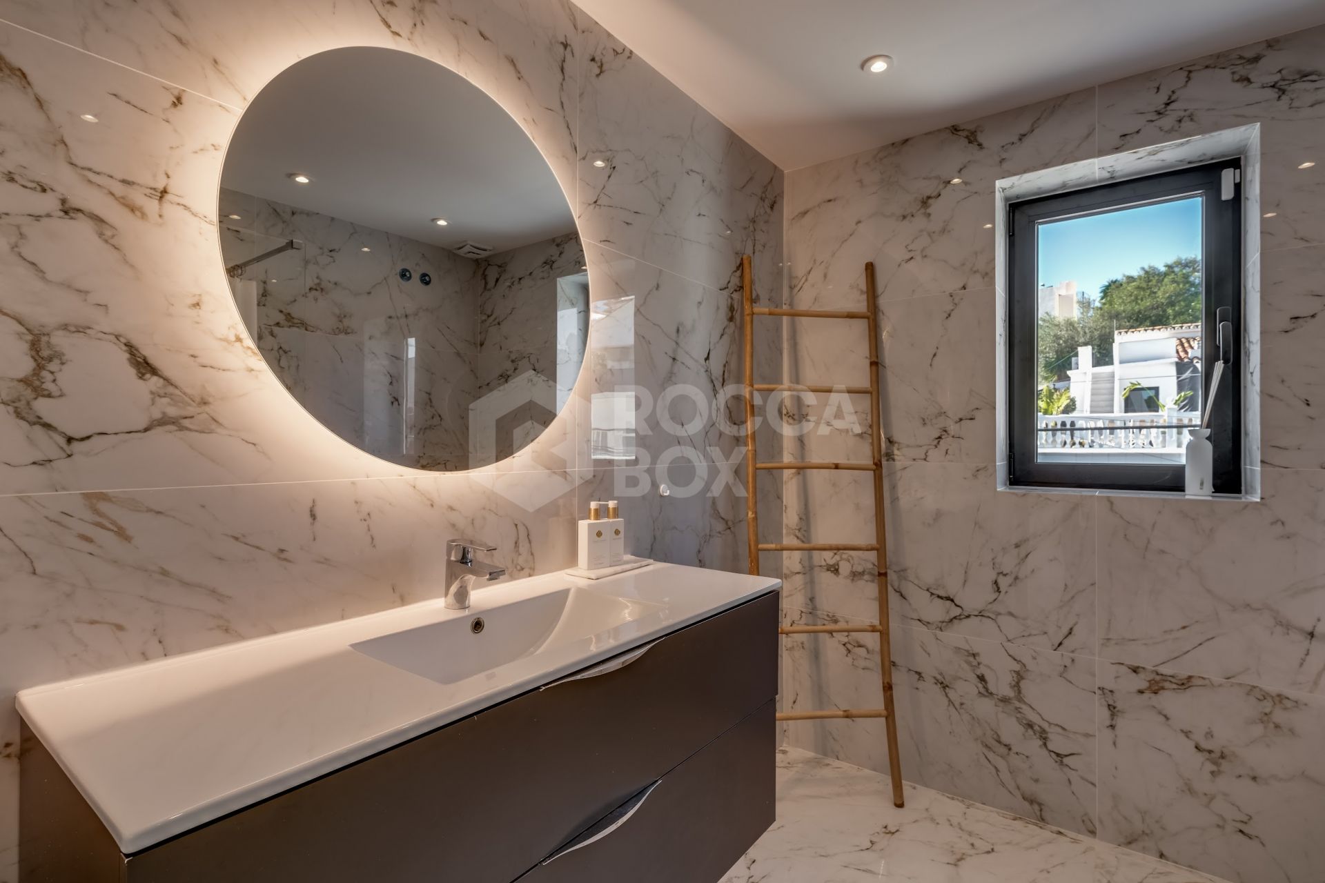 Luxury villa close to amenities