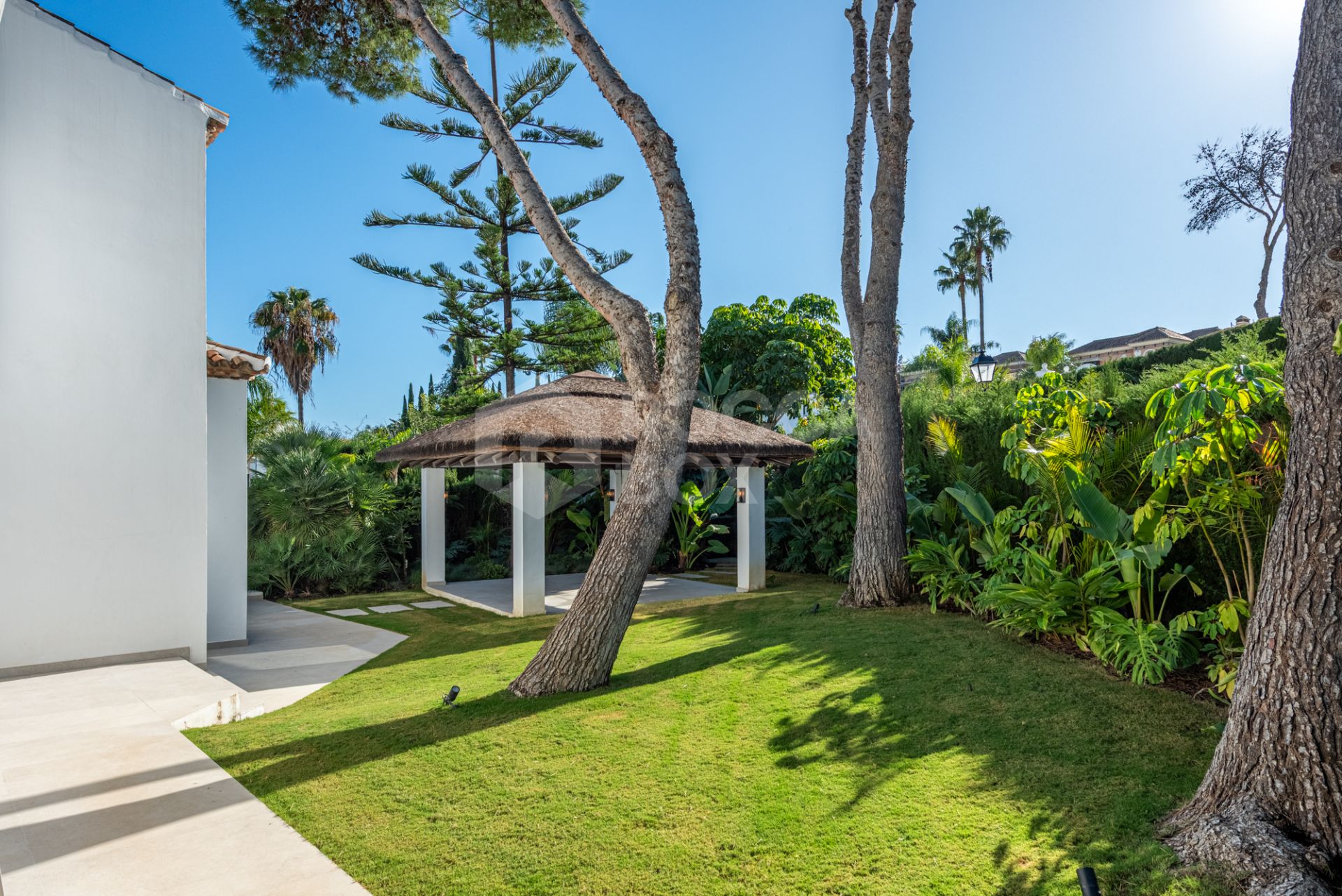 Top-renovated villa hidden inside a gated community in Nueva Andalucía.