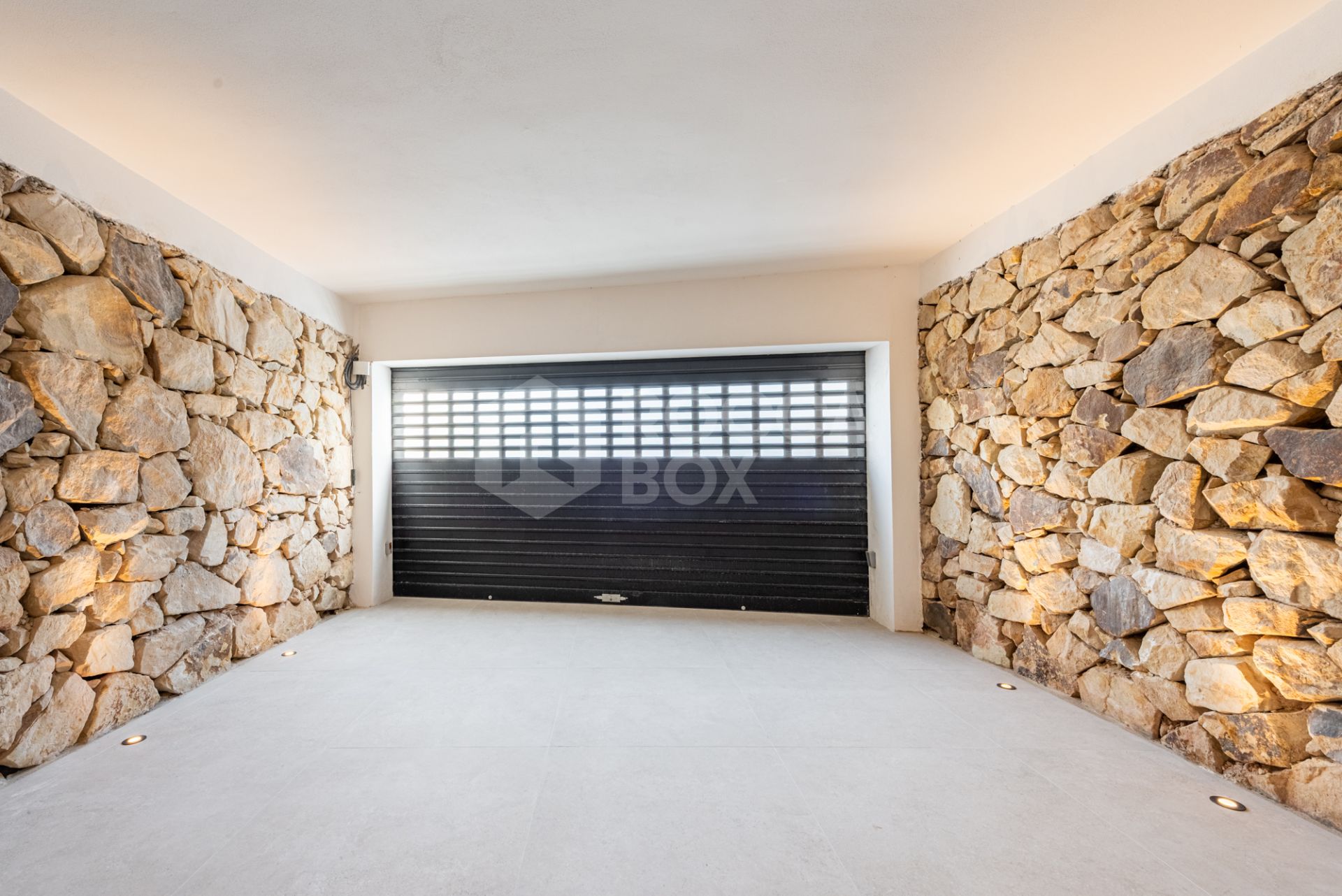 Top-renovated villa hidden inside a gated community in Nueva Andalucía.