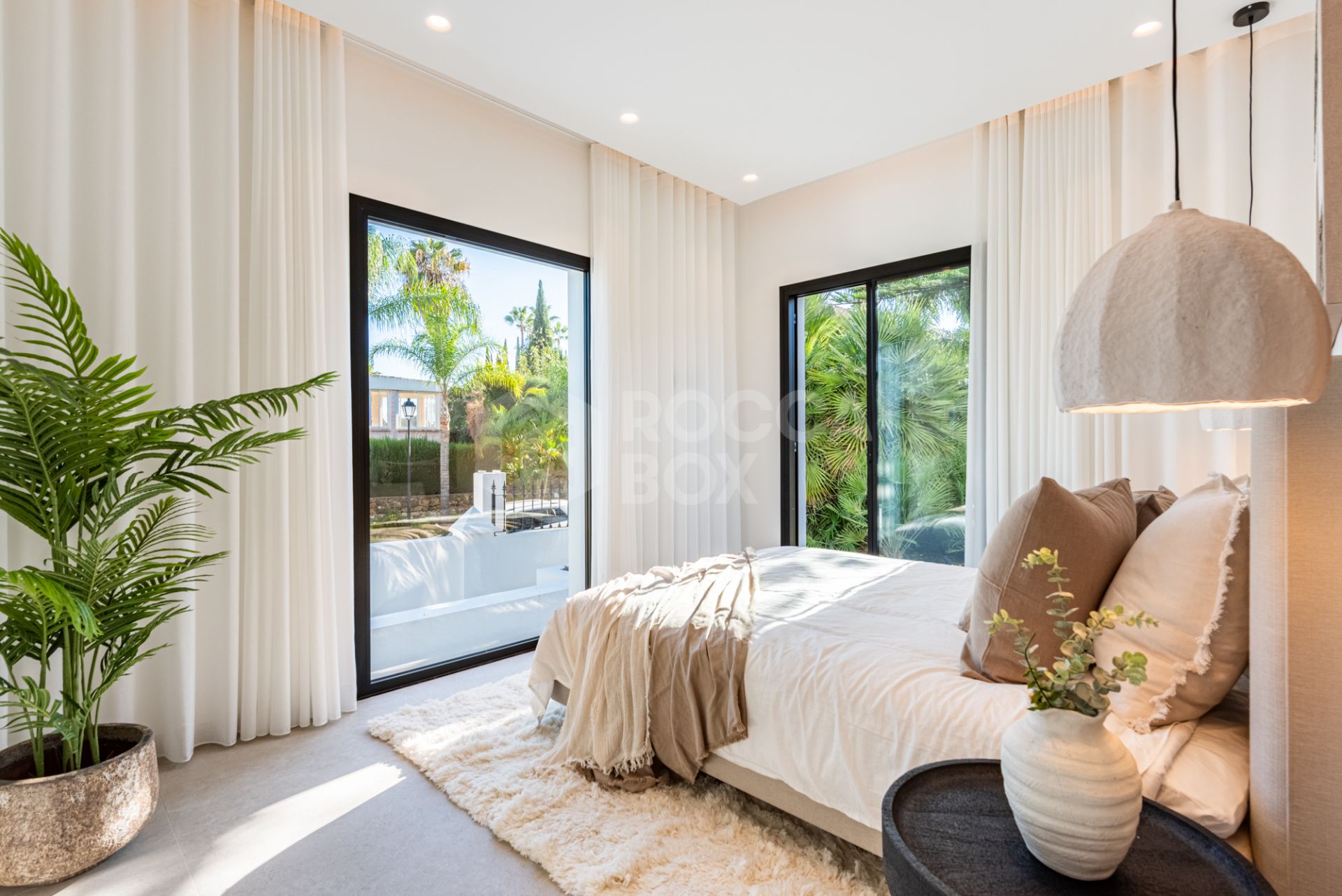 Top-renovated villa hidden inside a gated community in Nueva Andalucía.