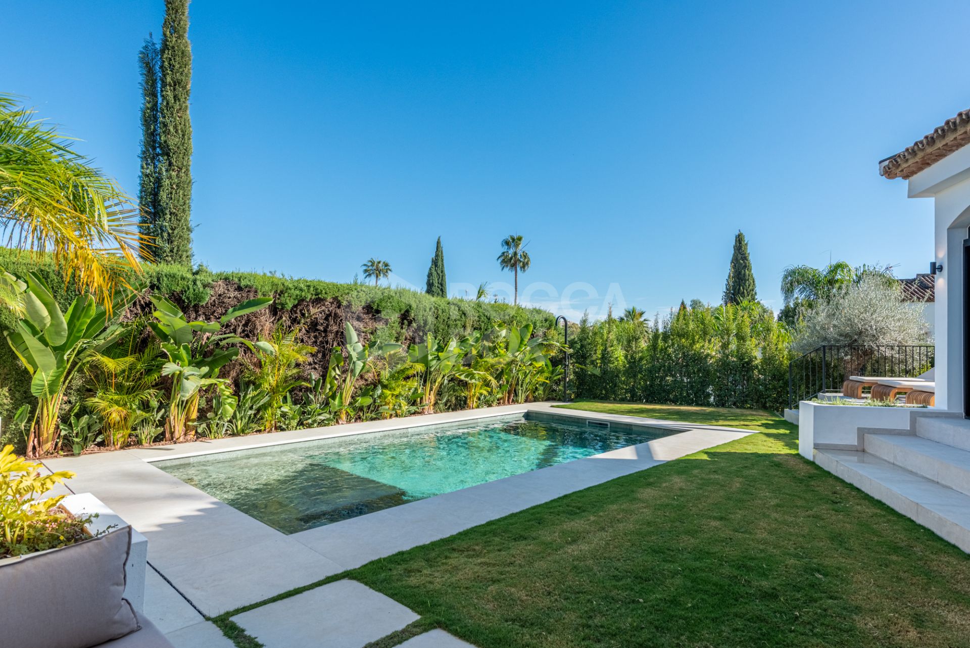 Top-renovated villa hidden inside a gated community in Nueva Andalucía.