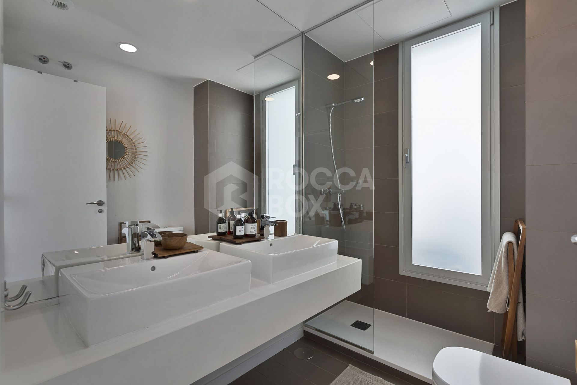 Stunning 3-Bedroom Duplex Penthouse with panoramic views