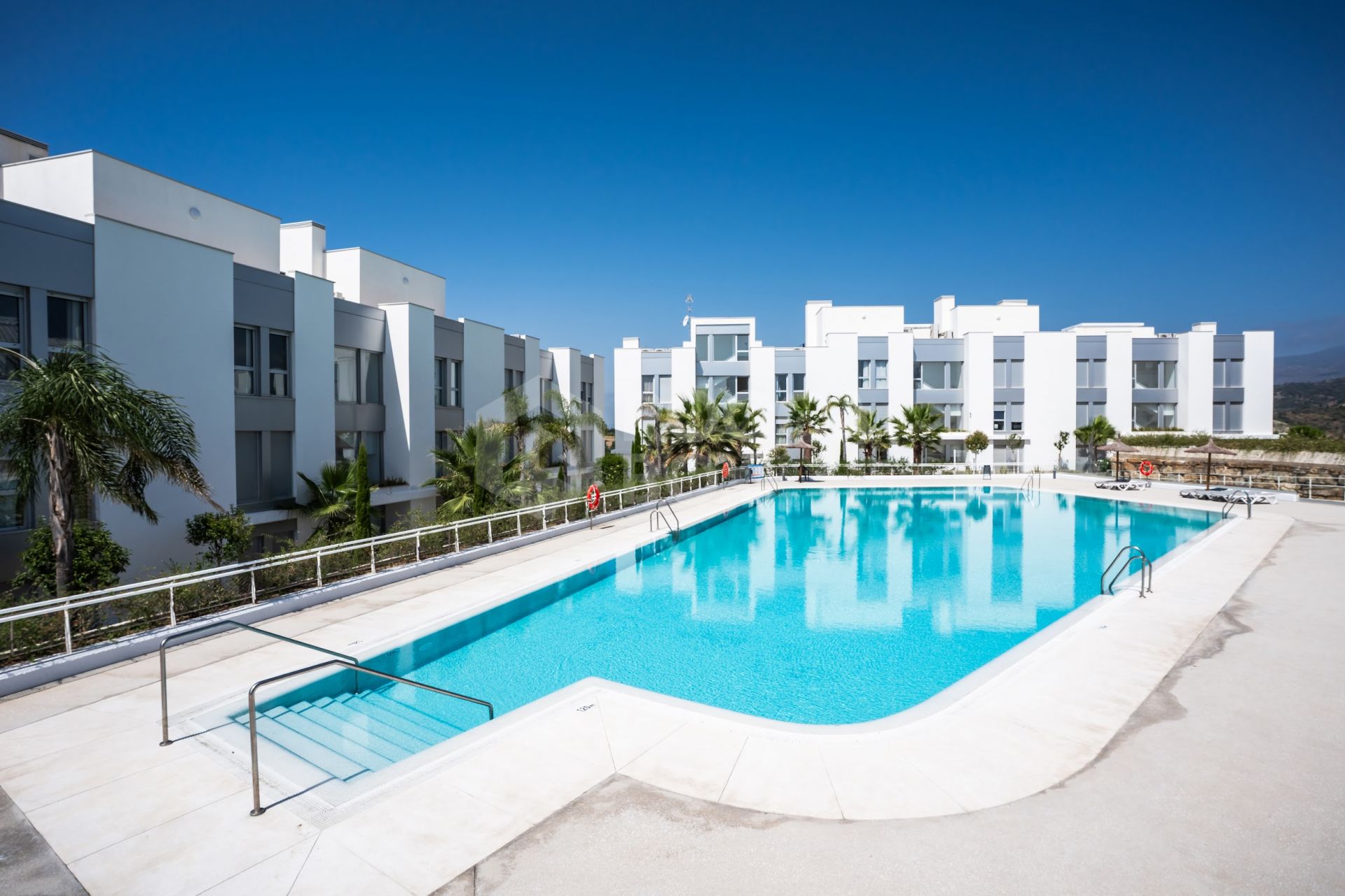 Stunning 3-Bedroom Duplex Penthouse with panoramic views