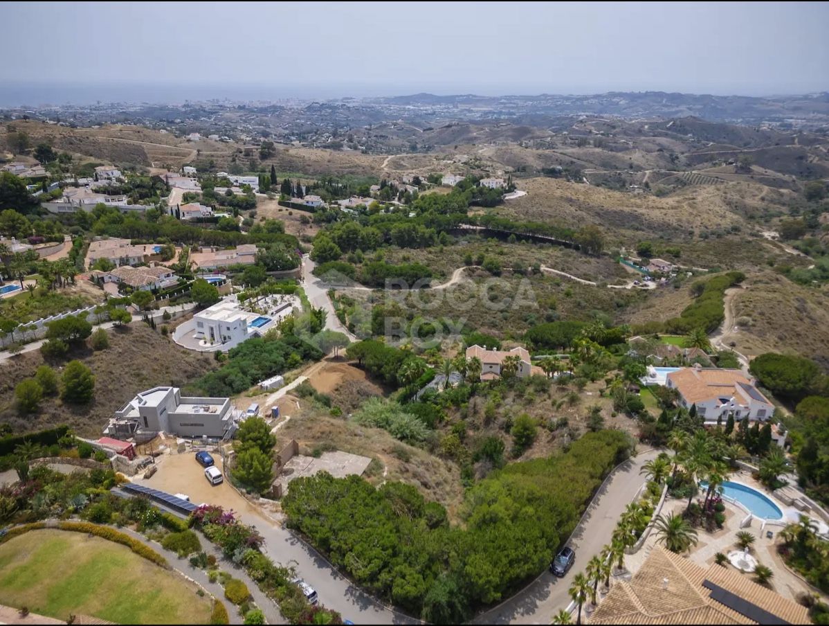 Expansive Plot with Panoramic Views in Valtocado, Mijas