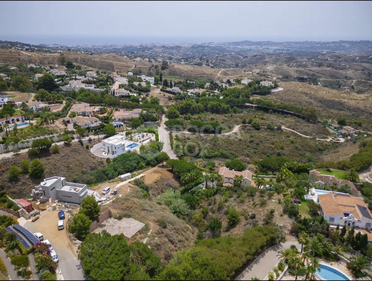 Expansive Plot with Panoramic Views in Valtocado, Mijas