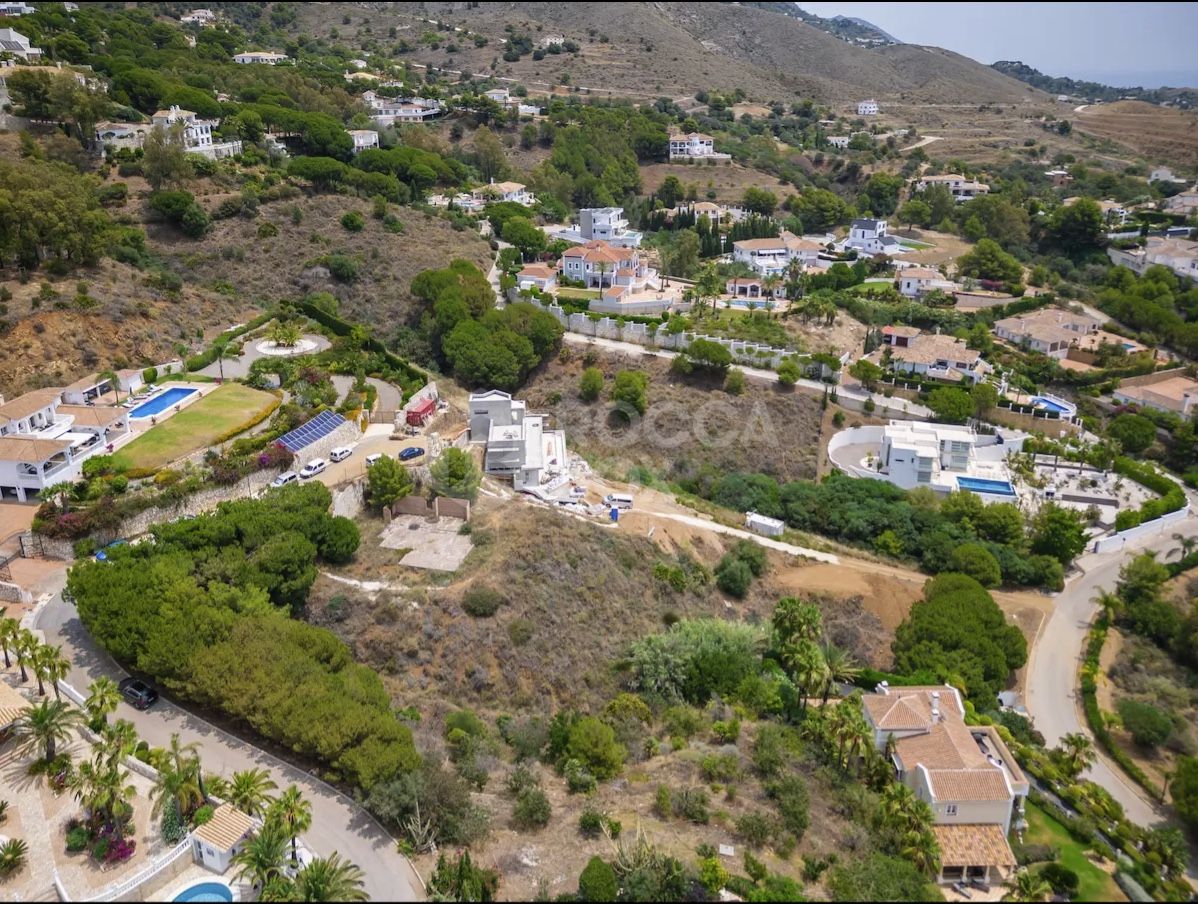 Expansive Plot with Panoramic Views in Valtocado, Mijas