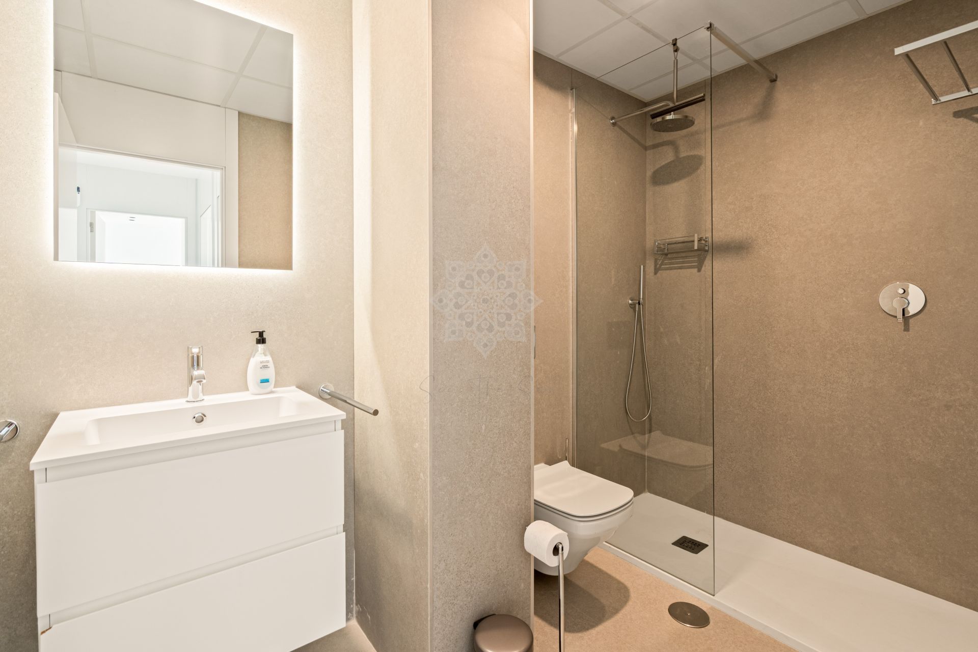 Apartment in Los Altos de los Monteros, Marbella