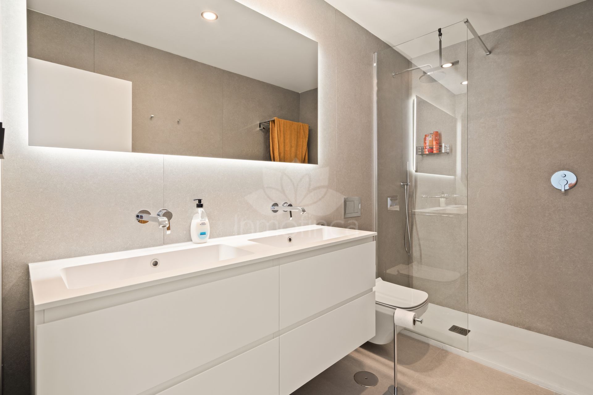 Apartment in Los Altos de los Monteros, Marbella
