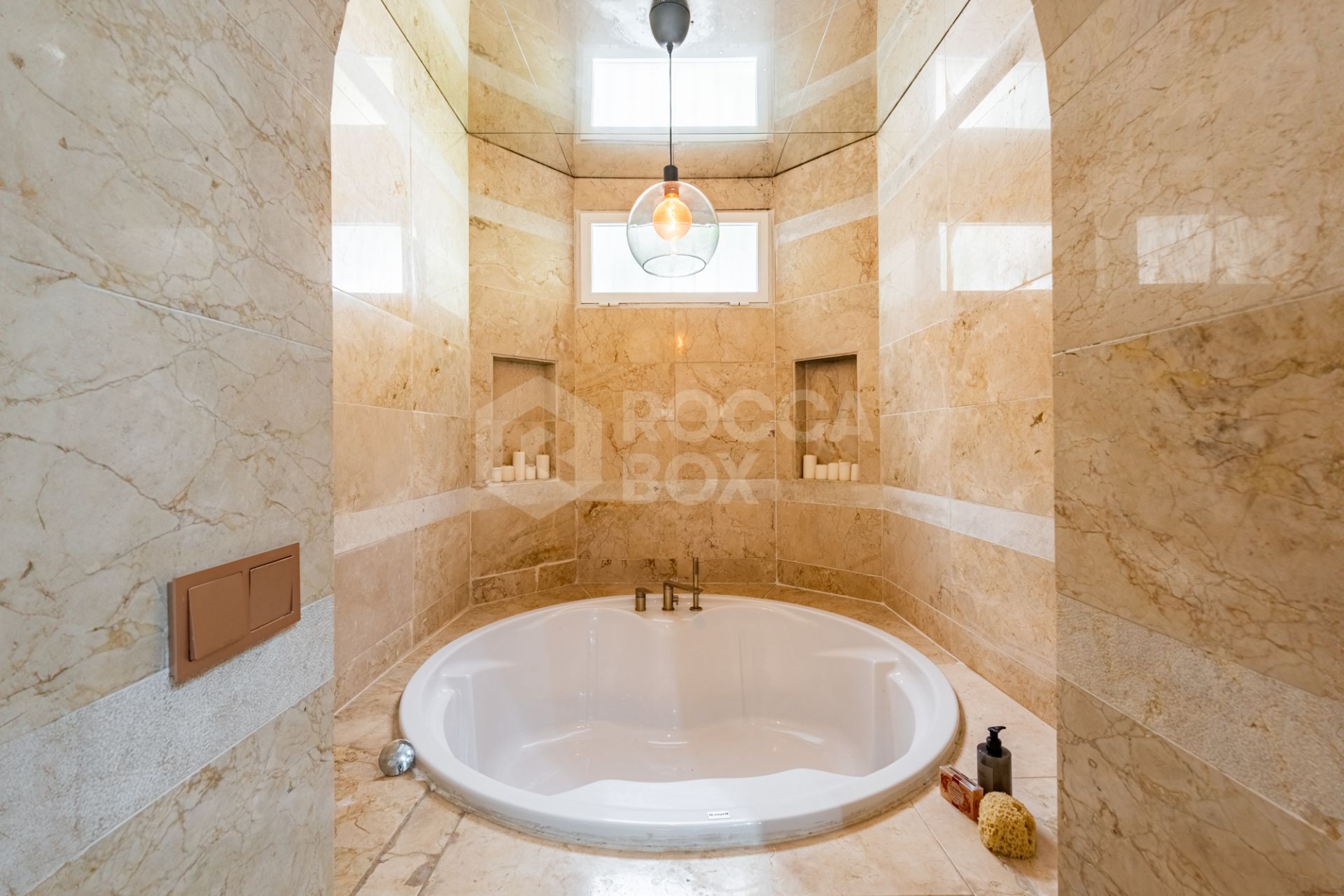 Beautiful single floor villa with incredible rental potential!