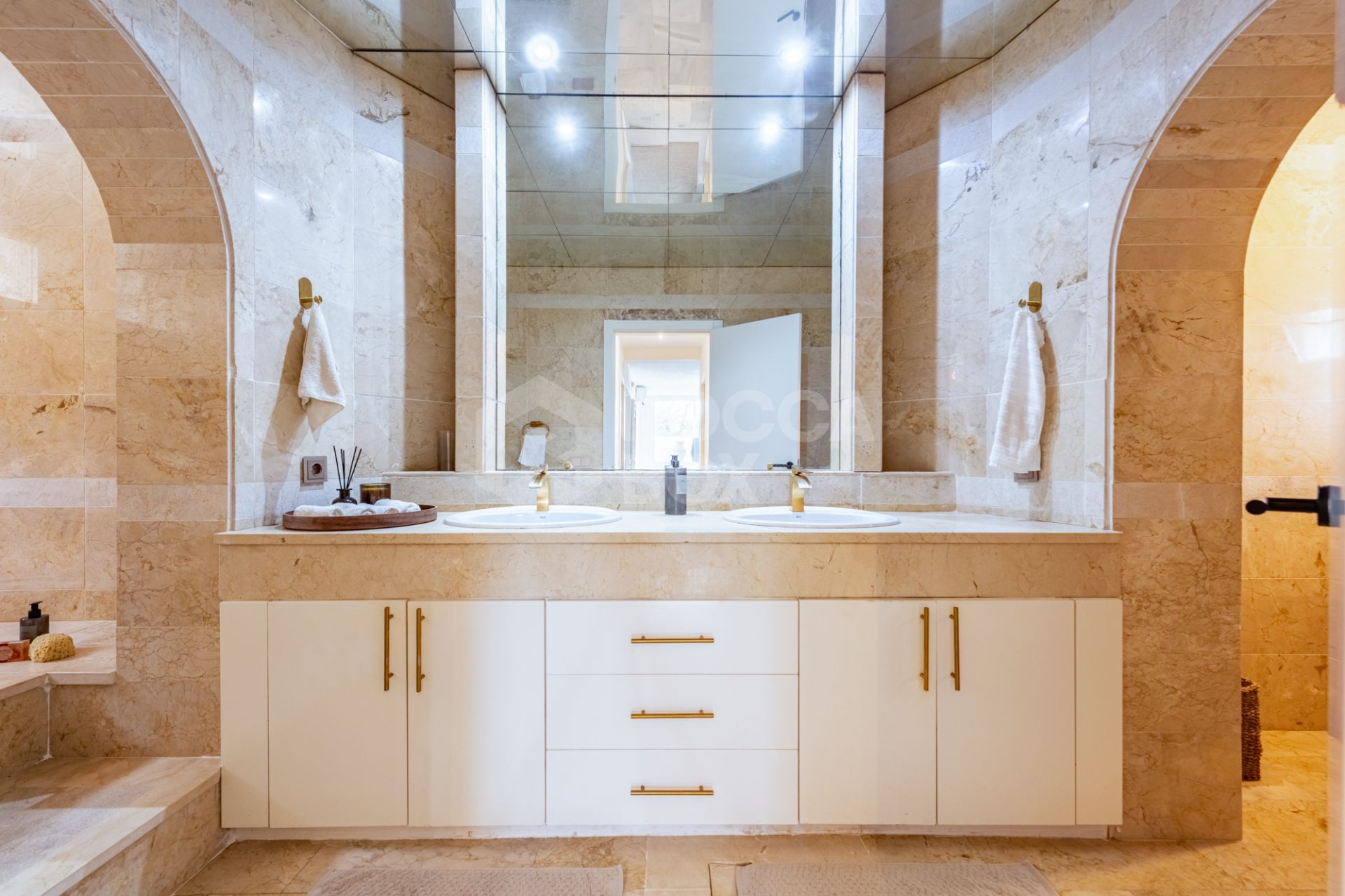 Beautiful single floor villa with incredible rental potential!