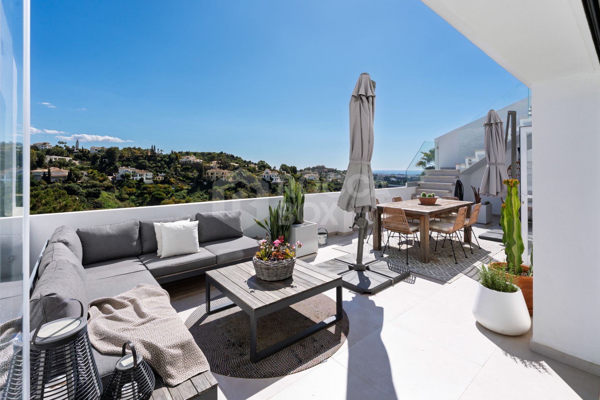 Penthouse in La Quinta with stunning views!