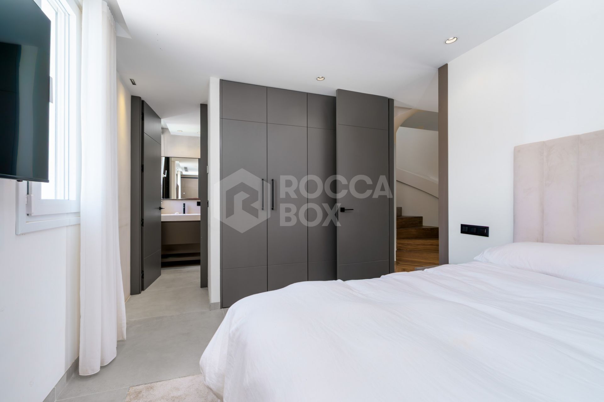 Elegant Renovated Townhouse on Frontline La Quinta Golf with Spectacular Views