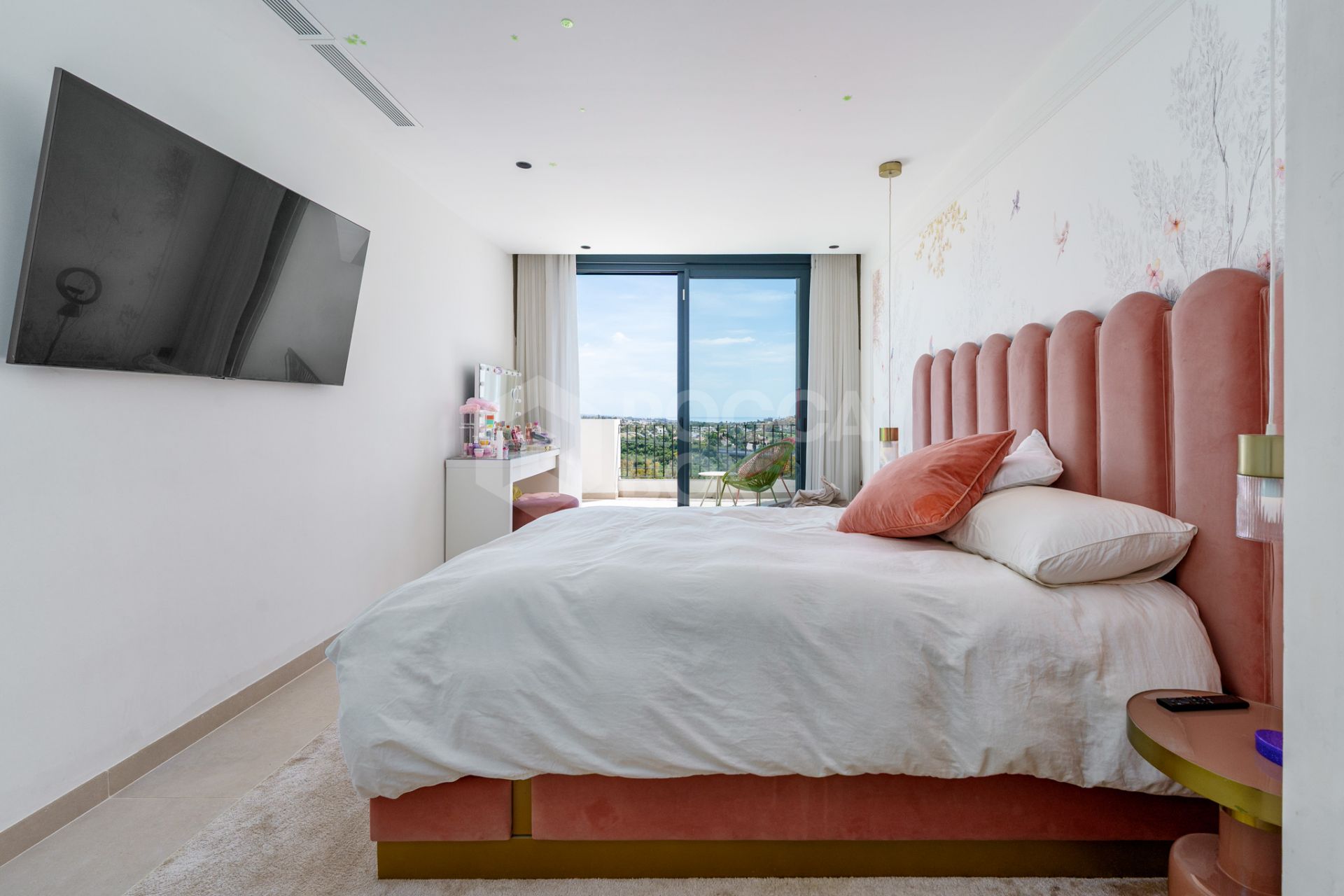 Elegant Renovated Townhouse on Frontline La Quinta Golf with Spectacular Views