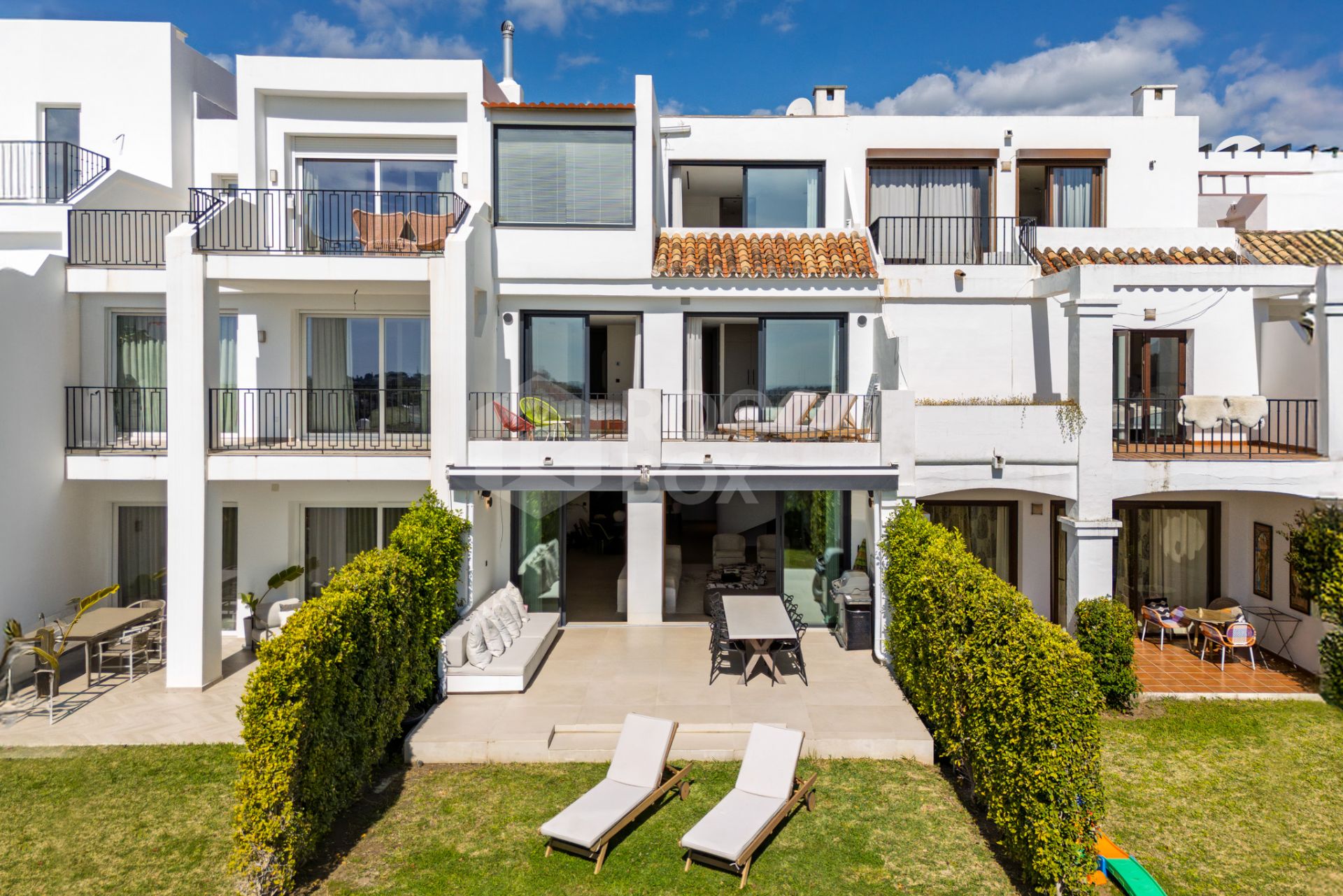 Elegant Renovated Townhouse on Frontline La Quinta Golf with Spectacular Views