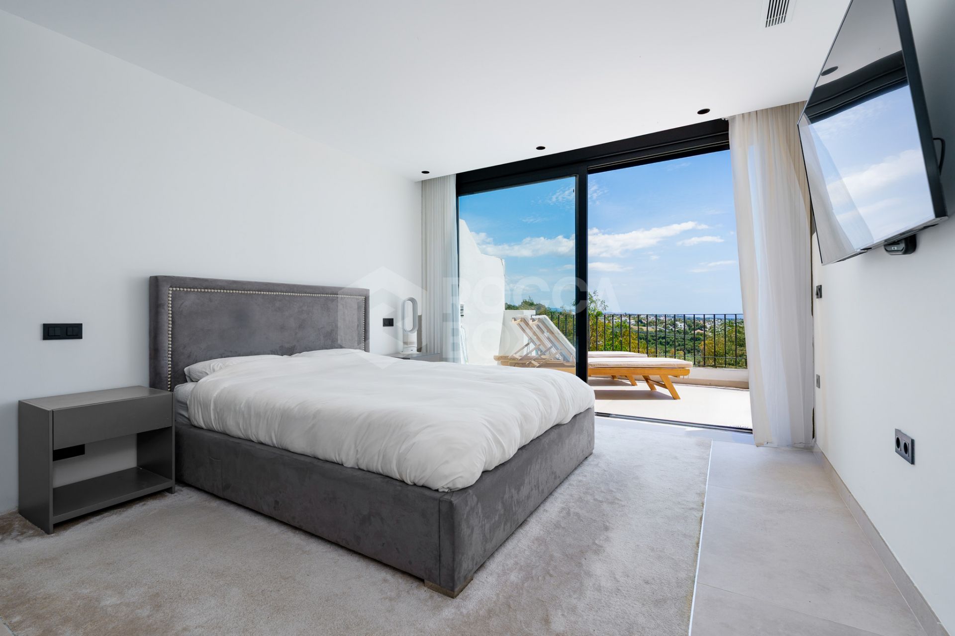 Elegant Renovated Townhouse on Frontline La Quinta Golf with Spectacular Views