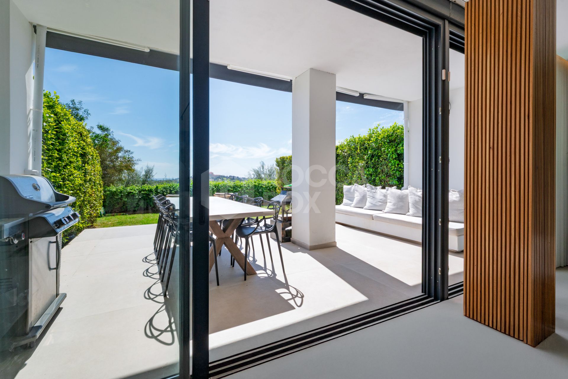 Elegant Renovated Townhouse on Frontline La Quinta Golf with Spectacular Views