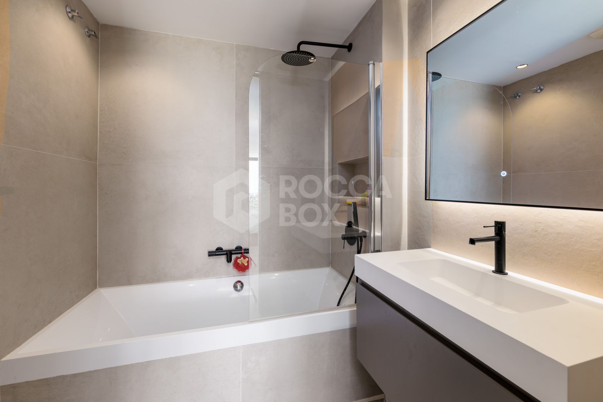 Elegant Renovated Townhouse on Frontline La Quinta Golf with Spectacular Views