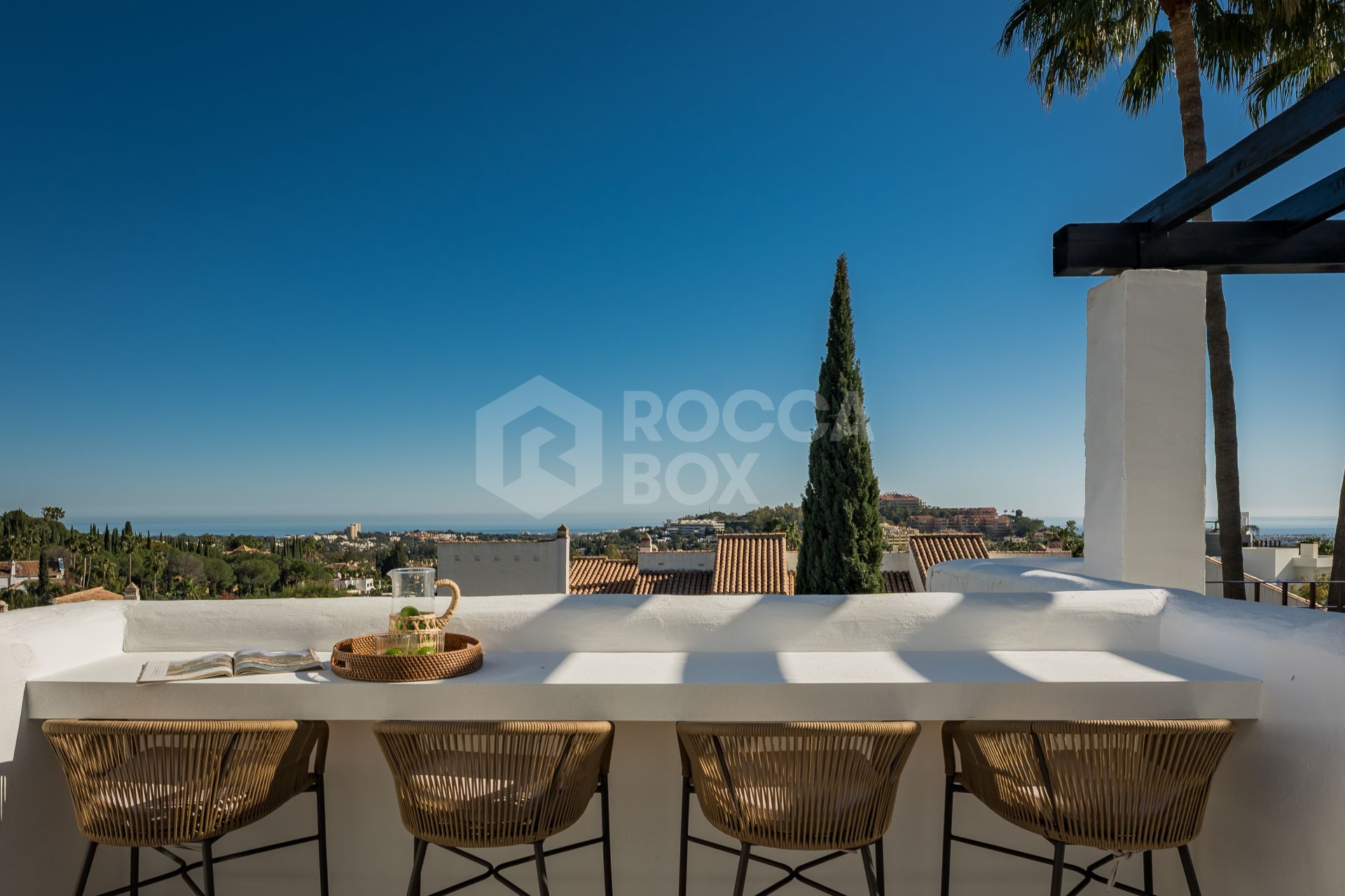 Duplex penthouse with panoramic sea views in Nueva Andalucía