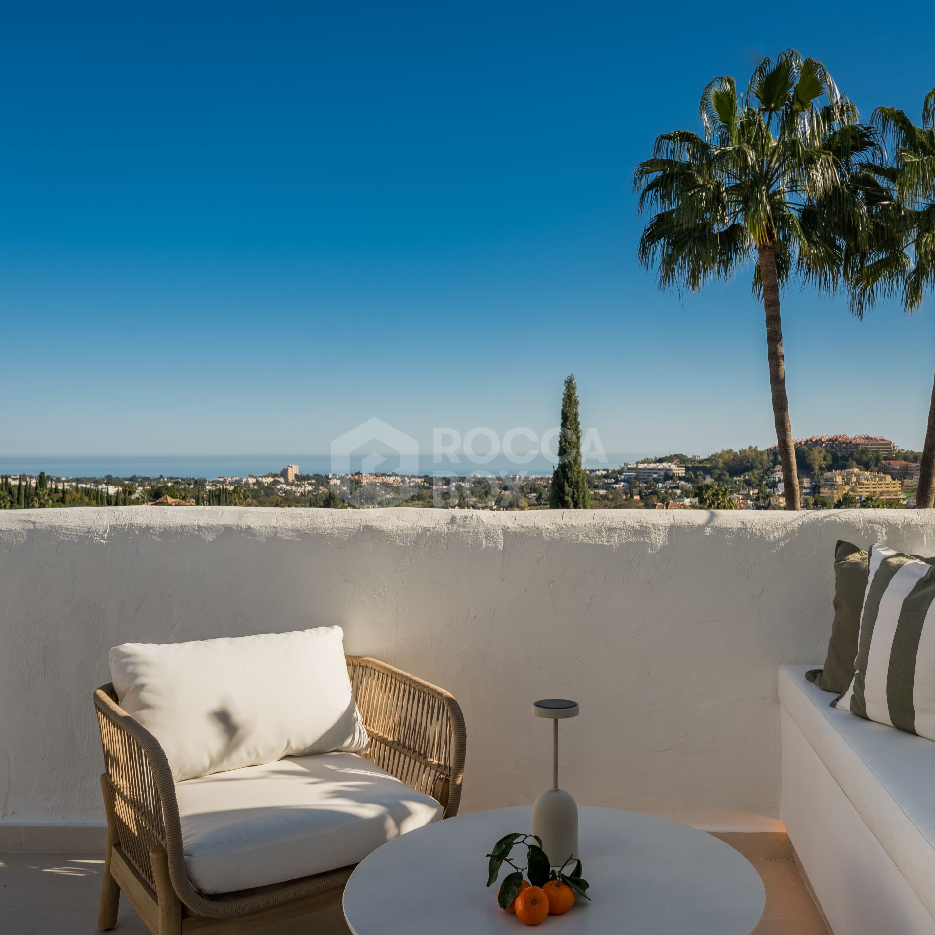 Duplex penthouse with panoramic sea views in Nueva Andalucía