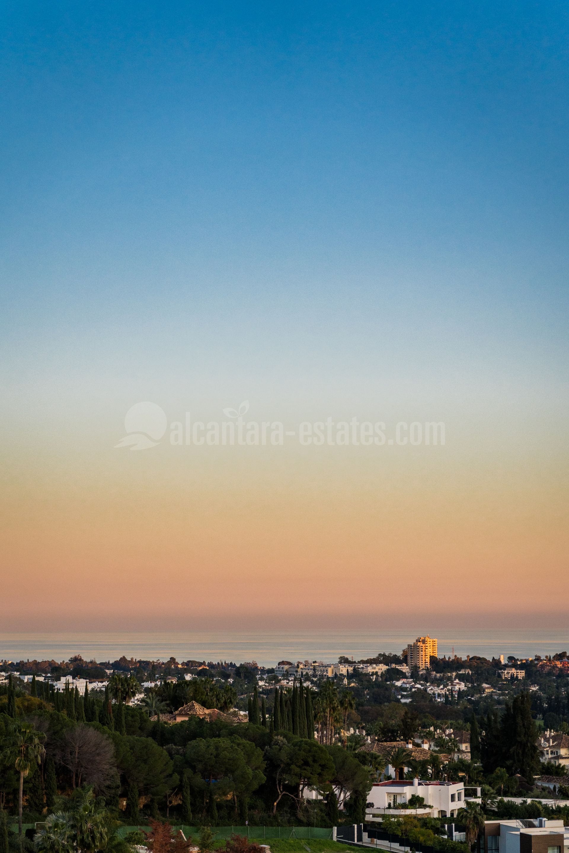 Duplex Penthouse in La Quinta Village, Marbella