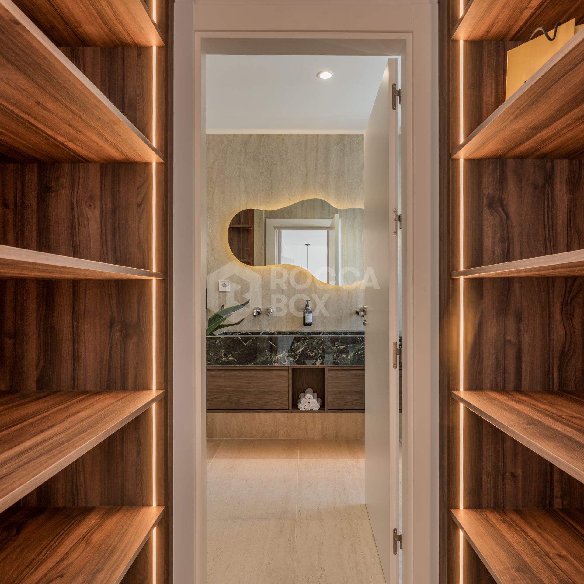 Duplex penthouse with panoramic sea views in Nueva Andalucía