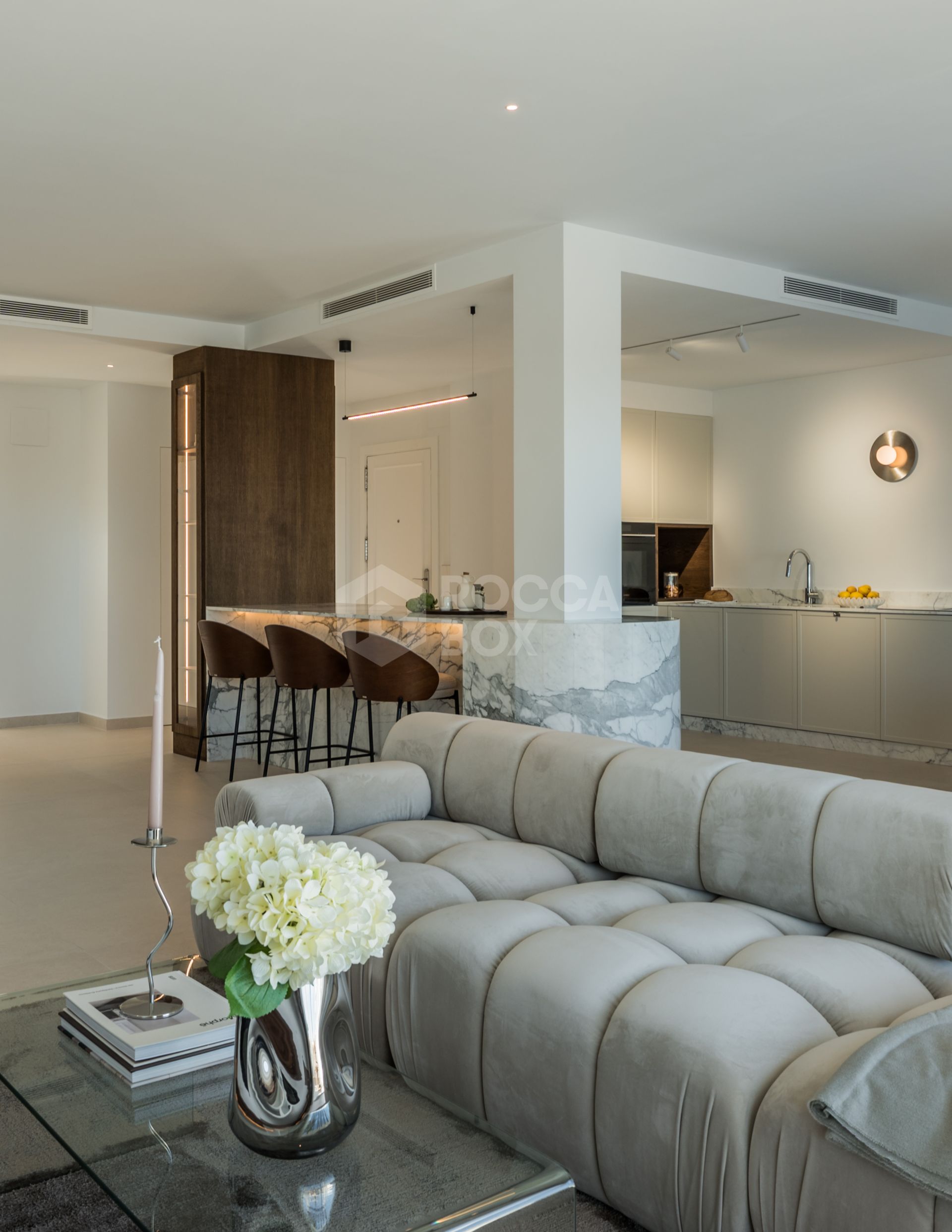 Duplex penthouse with panoramic sea views in Nueva Andalucía