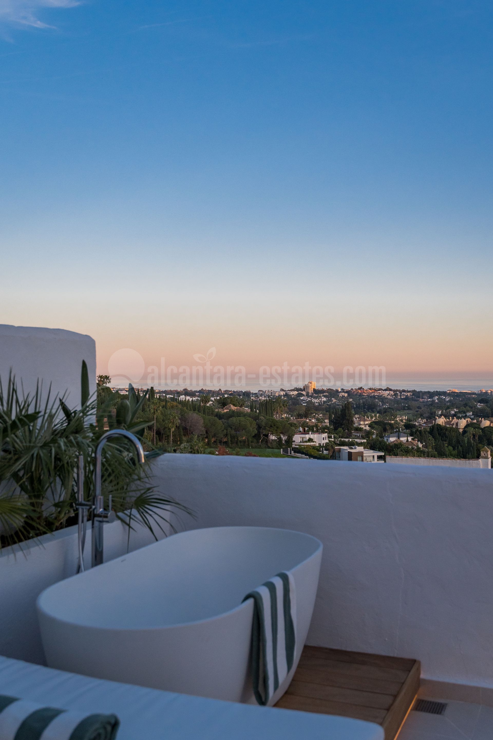 Duplex Penthouse in La Quinta Village, Marbella