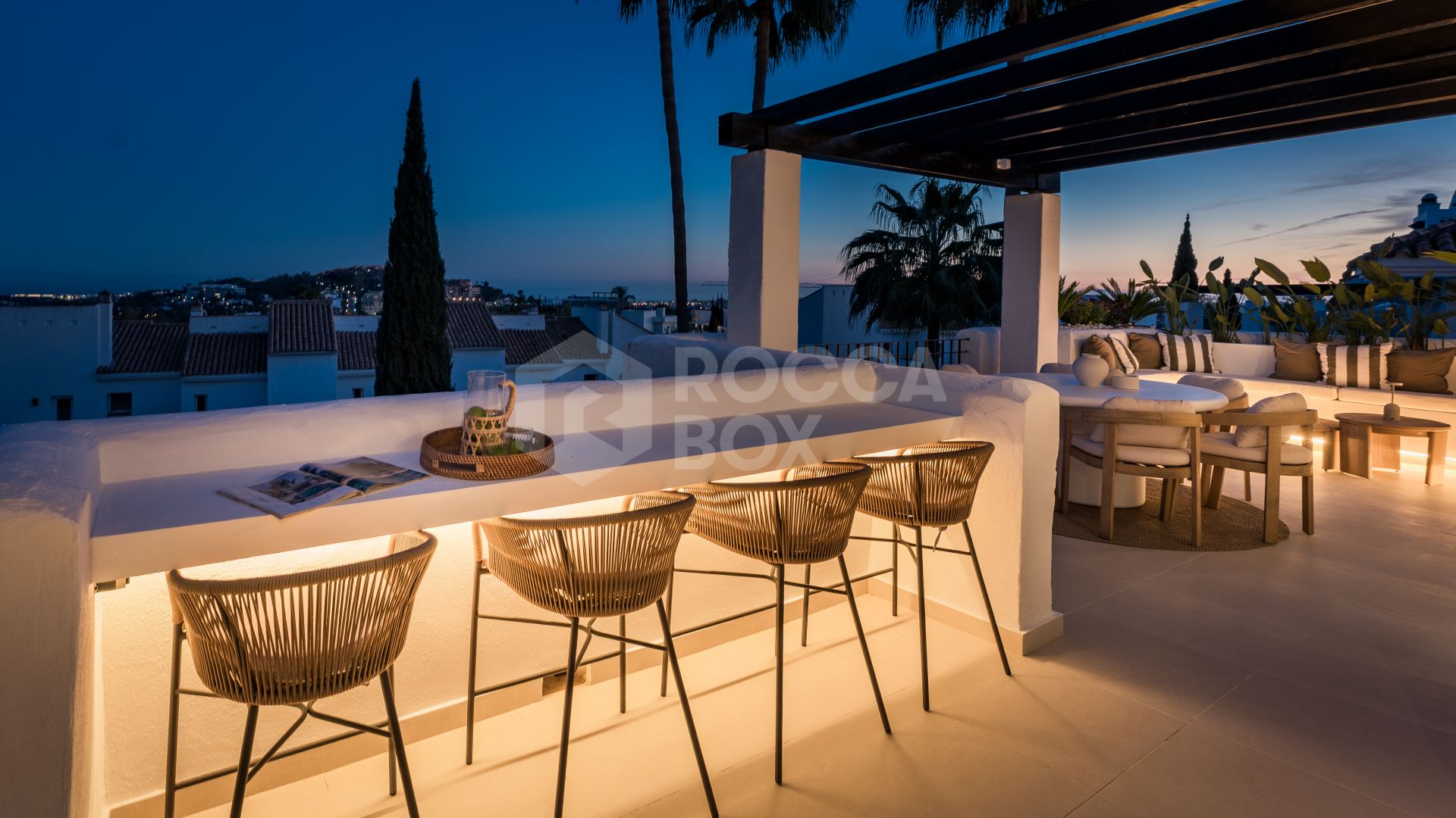 Duplex penthouse with panoramic sea views in Nueva Andalucía