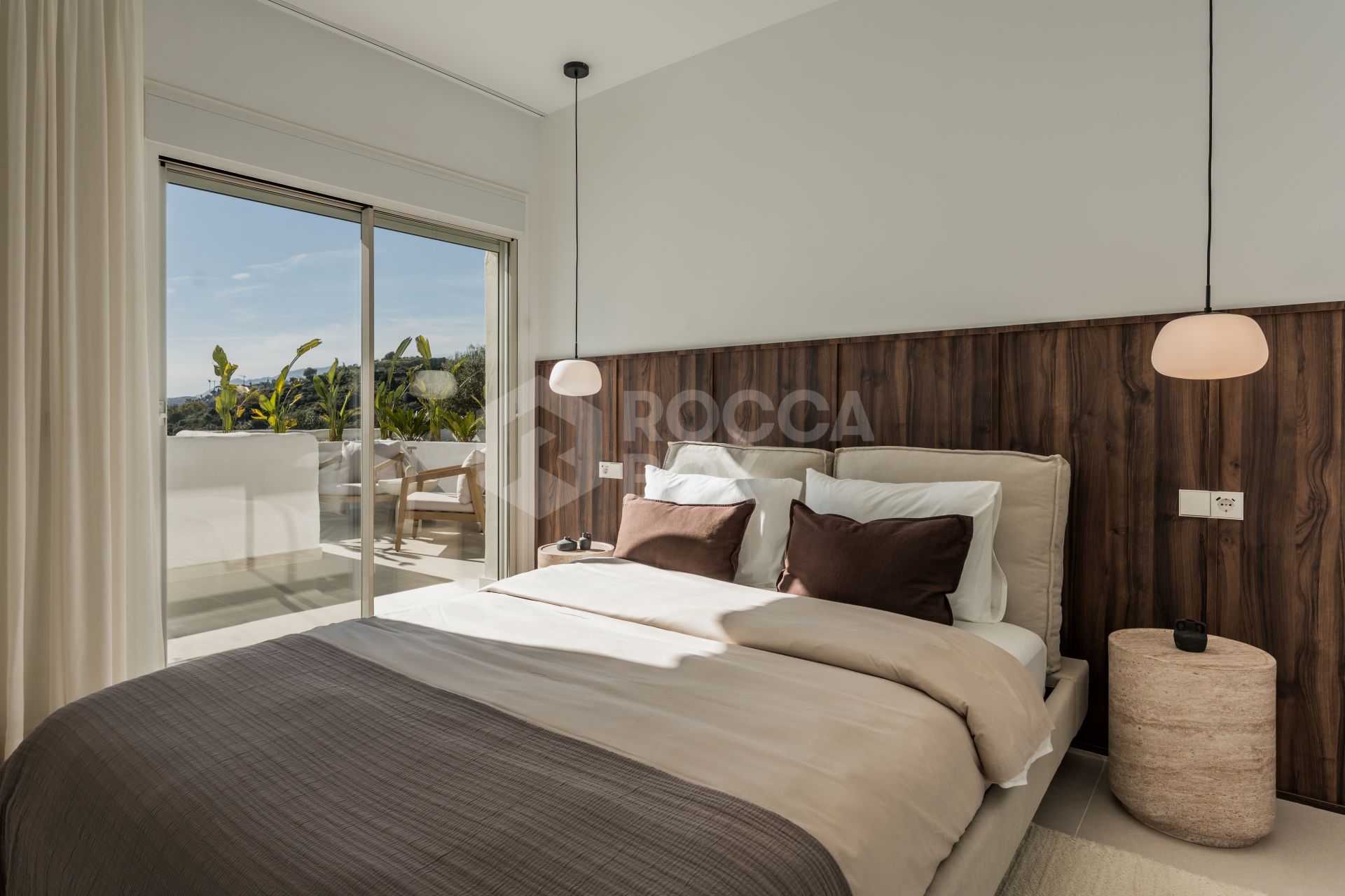 Duplex penthouse with panoramic sea views in Nueva Andalucía