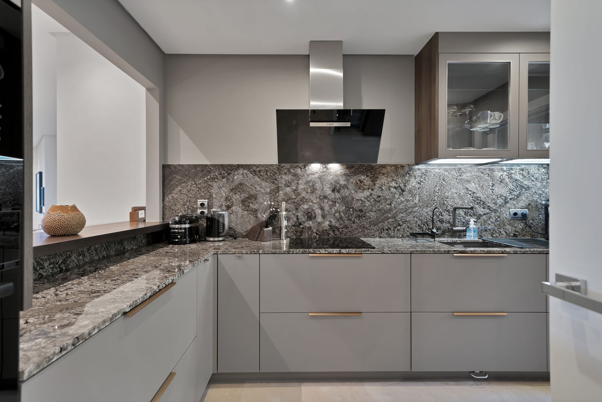 Stunning Renovated Apartment in Marbella Golden Mile