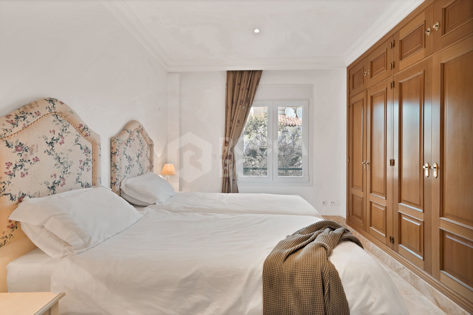 Elegant Semi-Detached Home in Santa Clara Golf – Sea Views, Private Garden & Year-Round Terrace