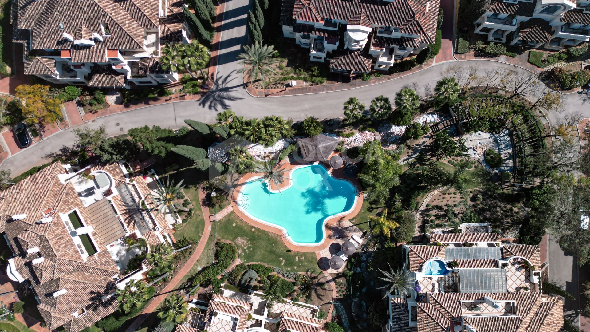 Luxury Penthouse with Panoramic Golf and sea Views in Las Alamandas