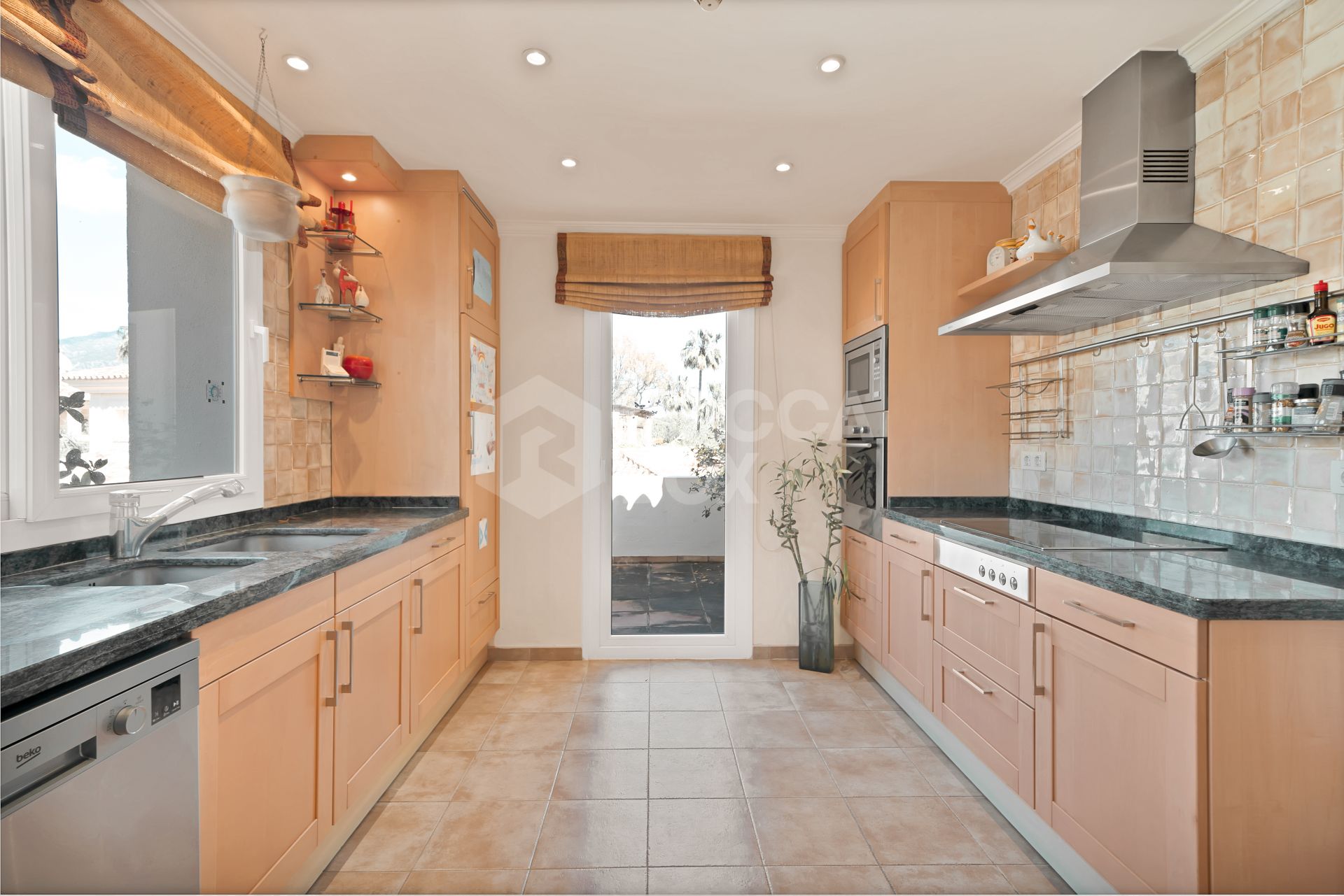 Luxury Penthouse with Panoramic Golf and sea Views in Las Alamandas