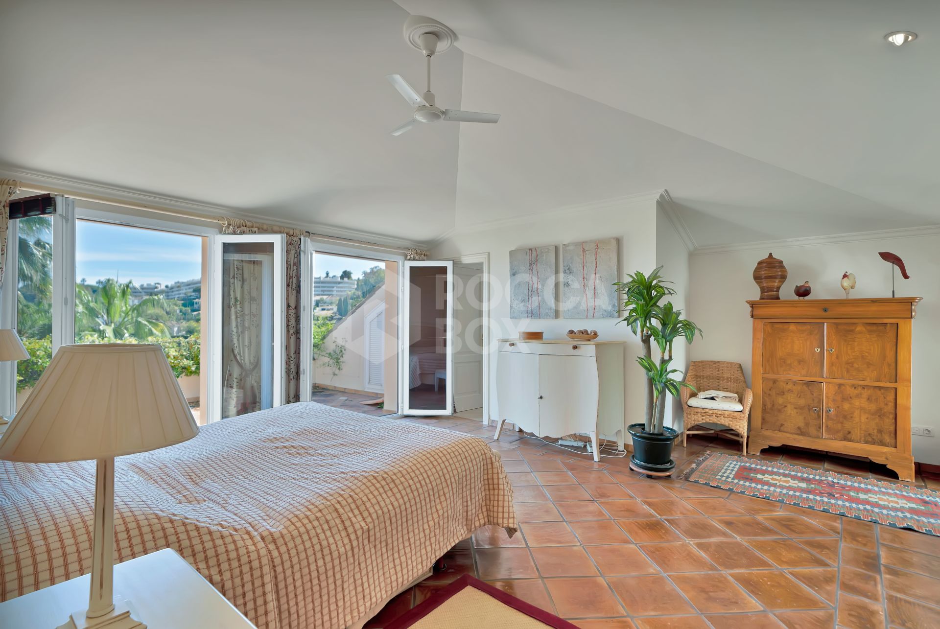 Luxury Penthouse with Panoramic Golf and sea Views in Las Alamandas