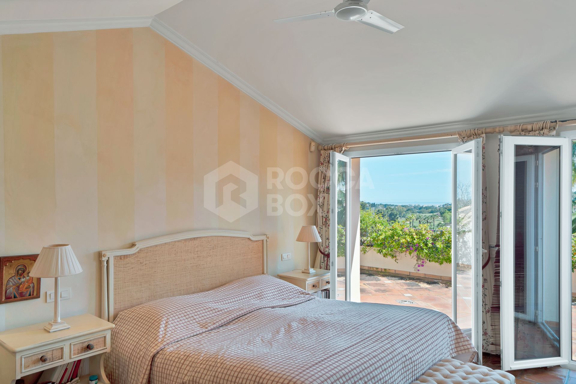 Luxury Penthouse with Panoramic Golf and sea Views in Las Alamandas