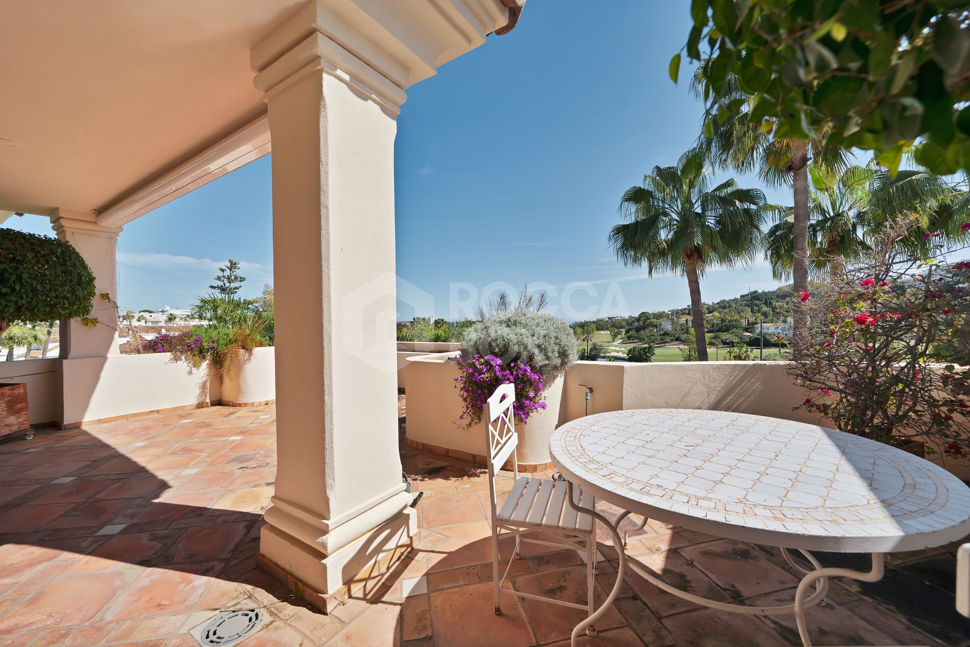 Luxury Penthouse with Panoramic Golf and sea Views in Las Alamandas