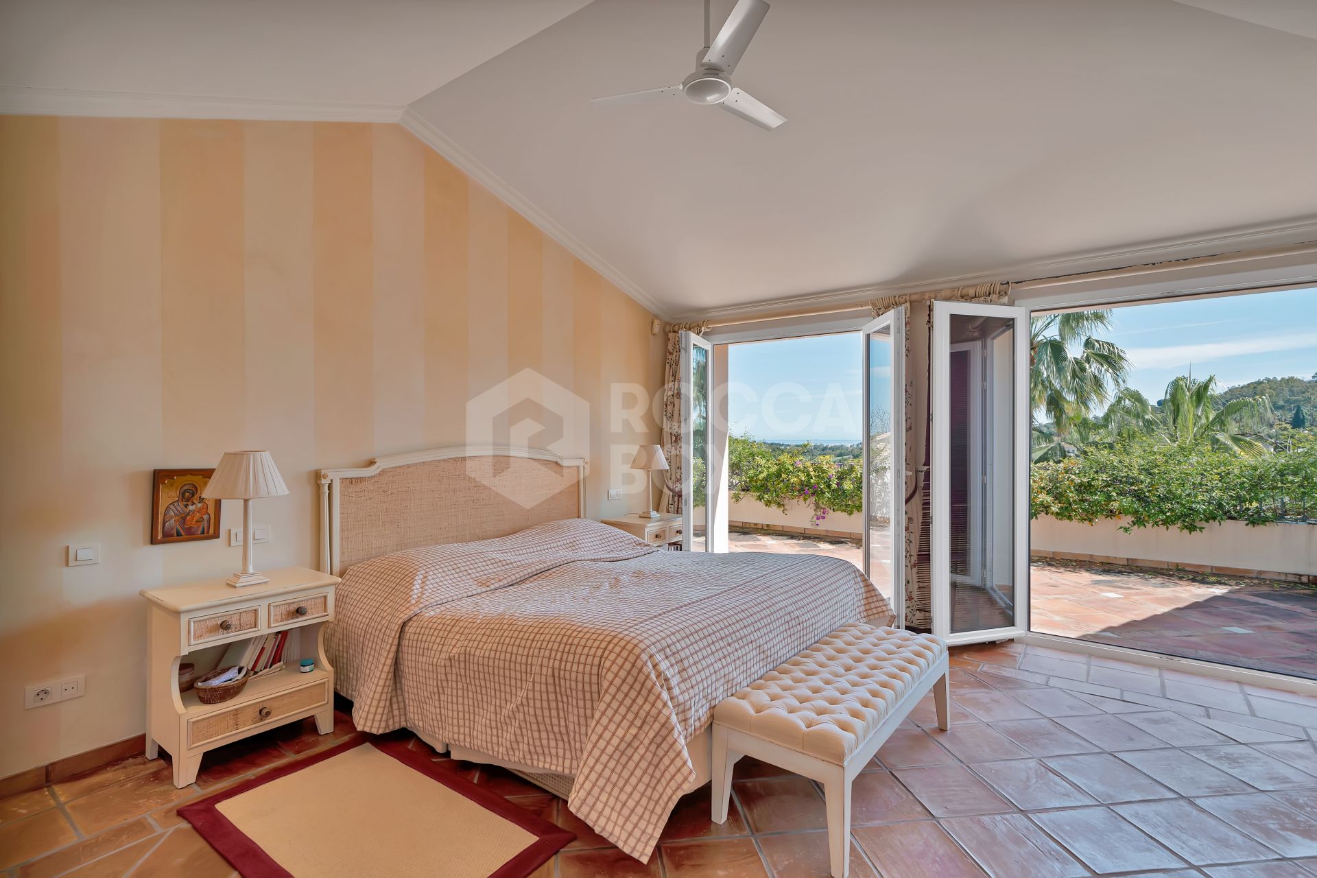 Luxury Penthouse with Panoramic Golf and sea Views in Las Alamandas