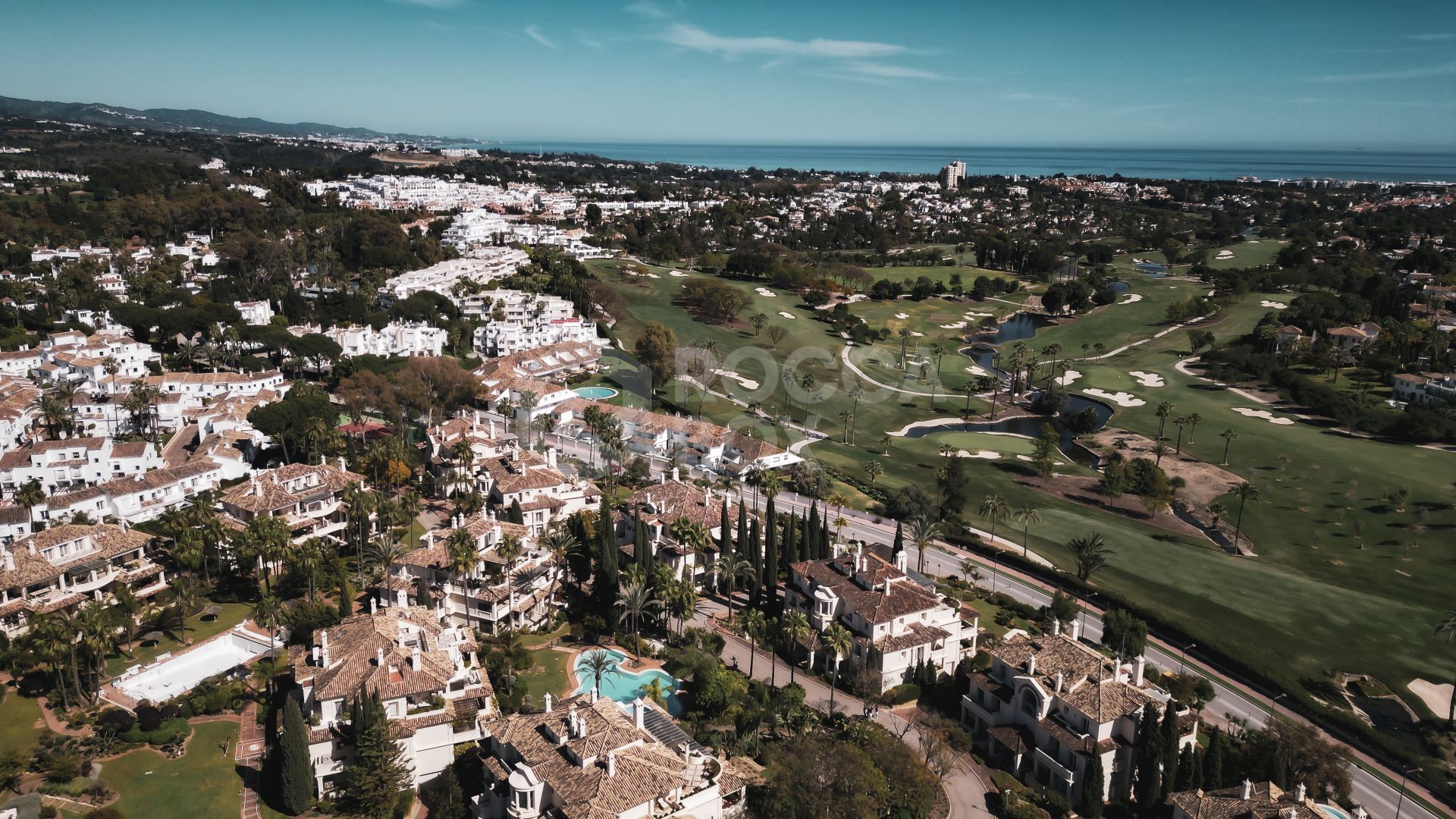 Luxury Penthouse with Panoramic Golf and sea Views in Las Alamandas