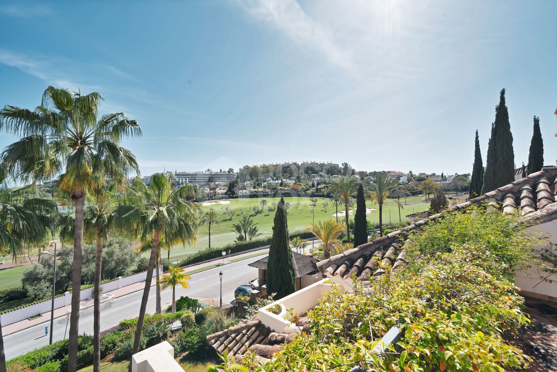Luxury Penthouse with Panoramic Golf and sea Views in Las Alamandas