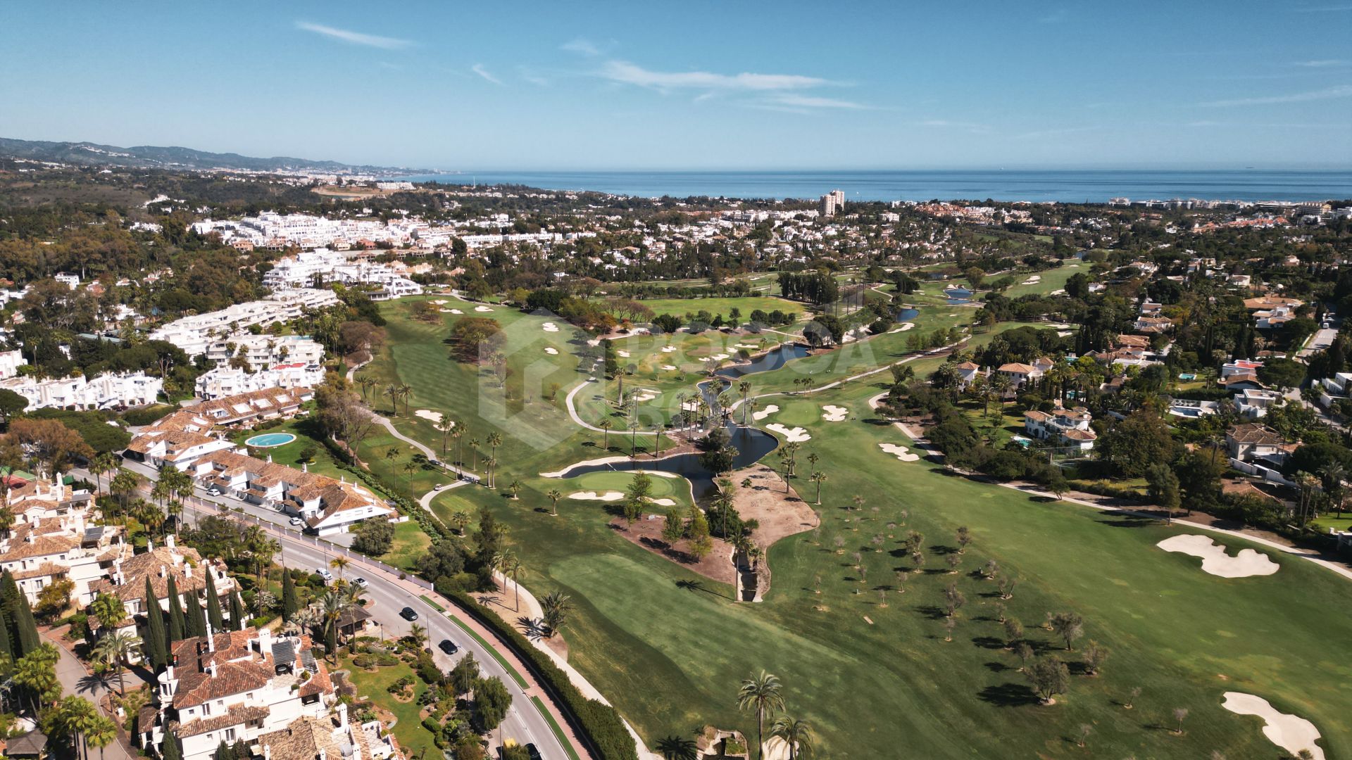 Luxury Penthouse with Panoramic Golf and sea Views in Las Alamandas