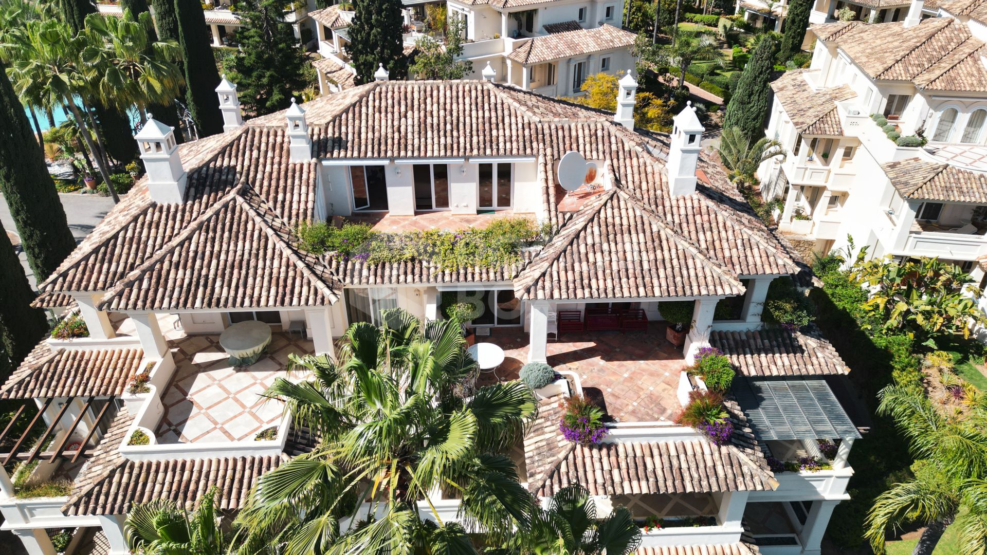 Luxury Penthouse with Panoramic Golf and sea Views in Las Alamandas