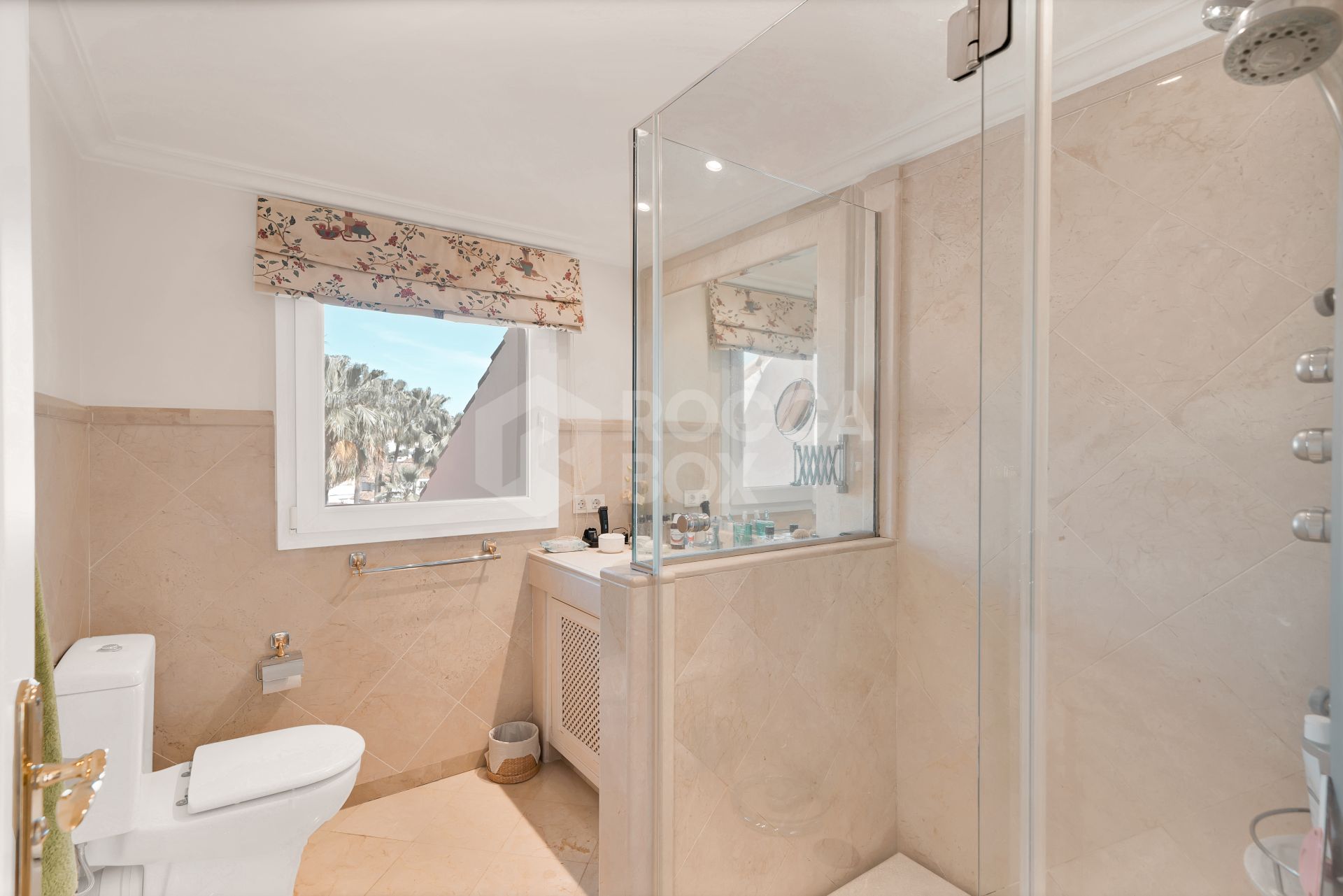 Luxury Penthouse with Panoramic Golf and sea Views in Las Alamandas