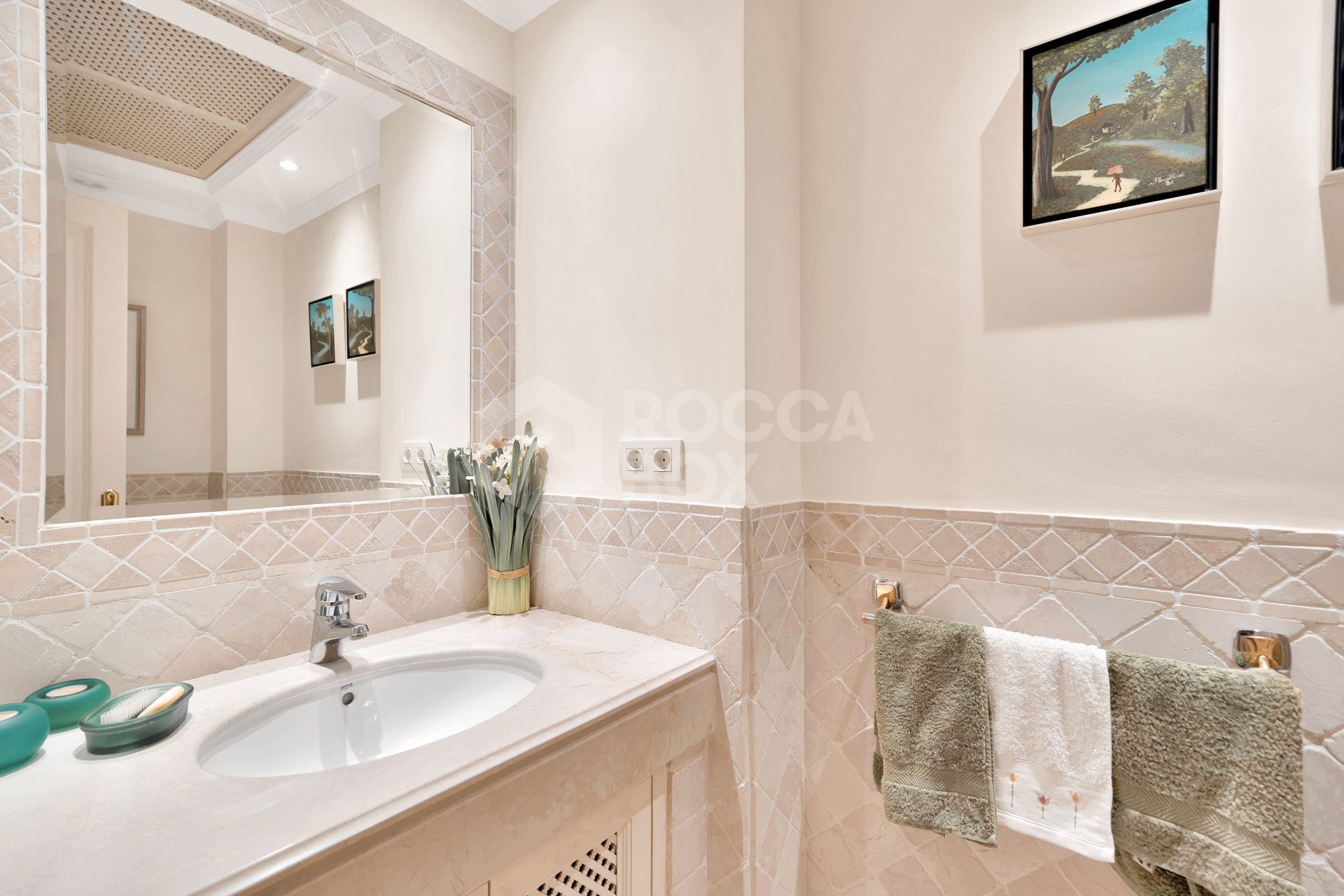 Luxury Penthouse with Panoramic Golf and sea Views in Las Alamandas