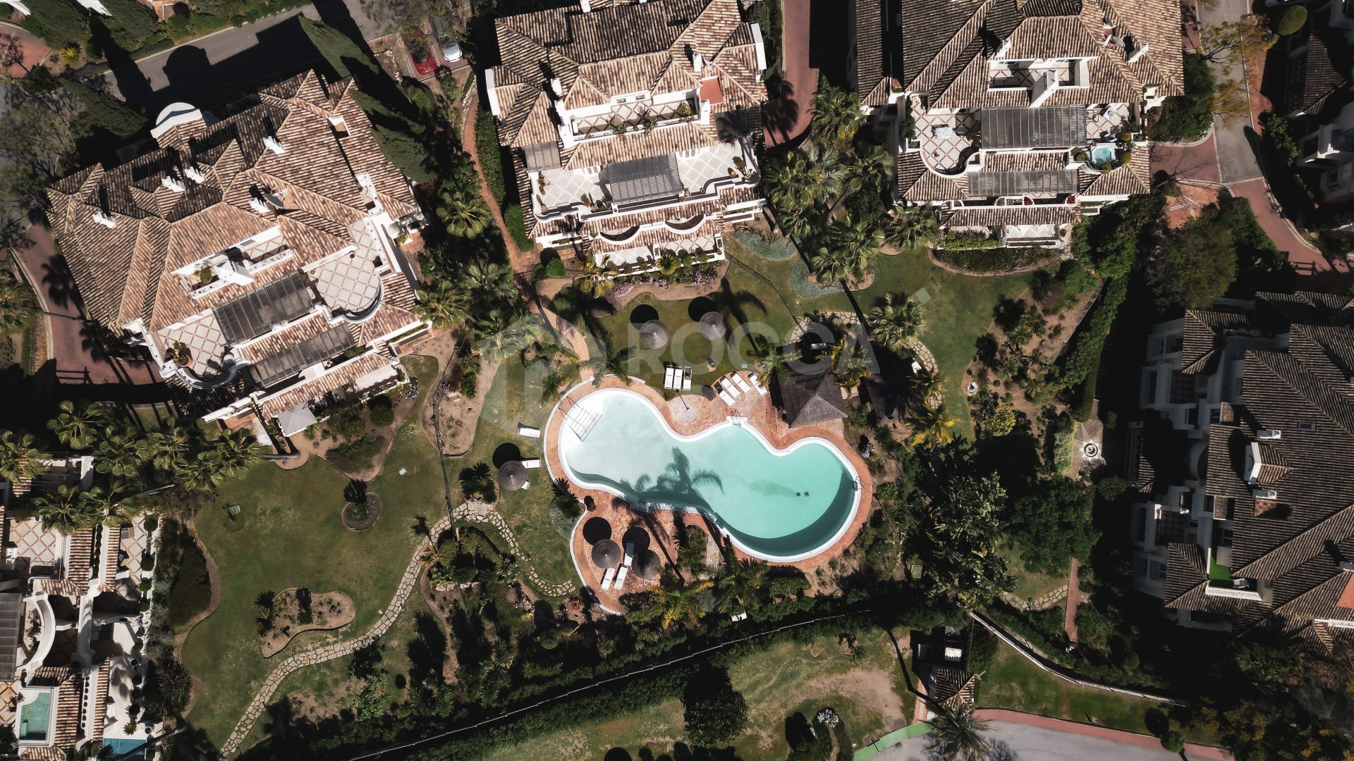 Luxury Penthouse with Panoramic Golf and sea Views in Las Alamandas