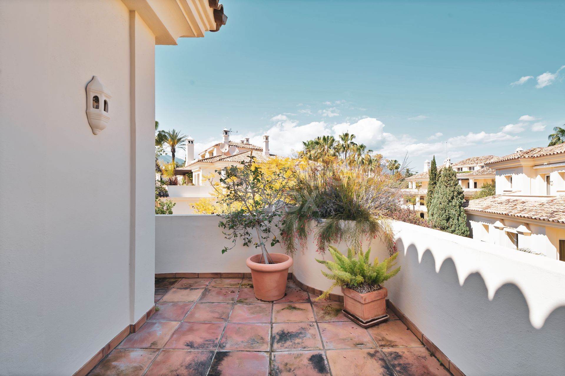 Luxury Penthouse with Panoramic Golf and sea Views in Las Alamandas