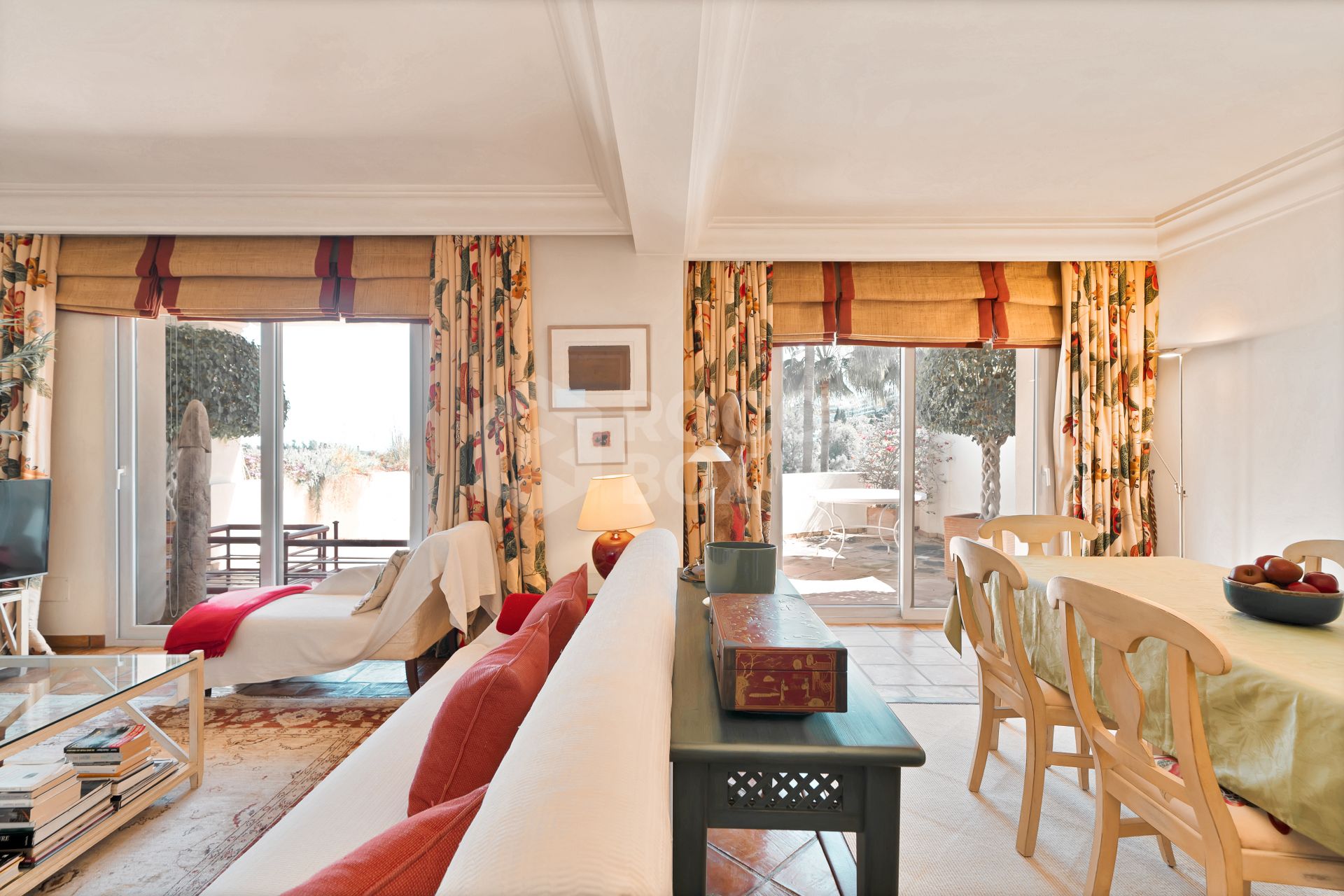 Luxury Penthouse with Panoramic Golf and sea Views in Las Alamandas
