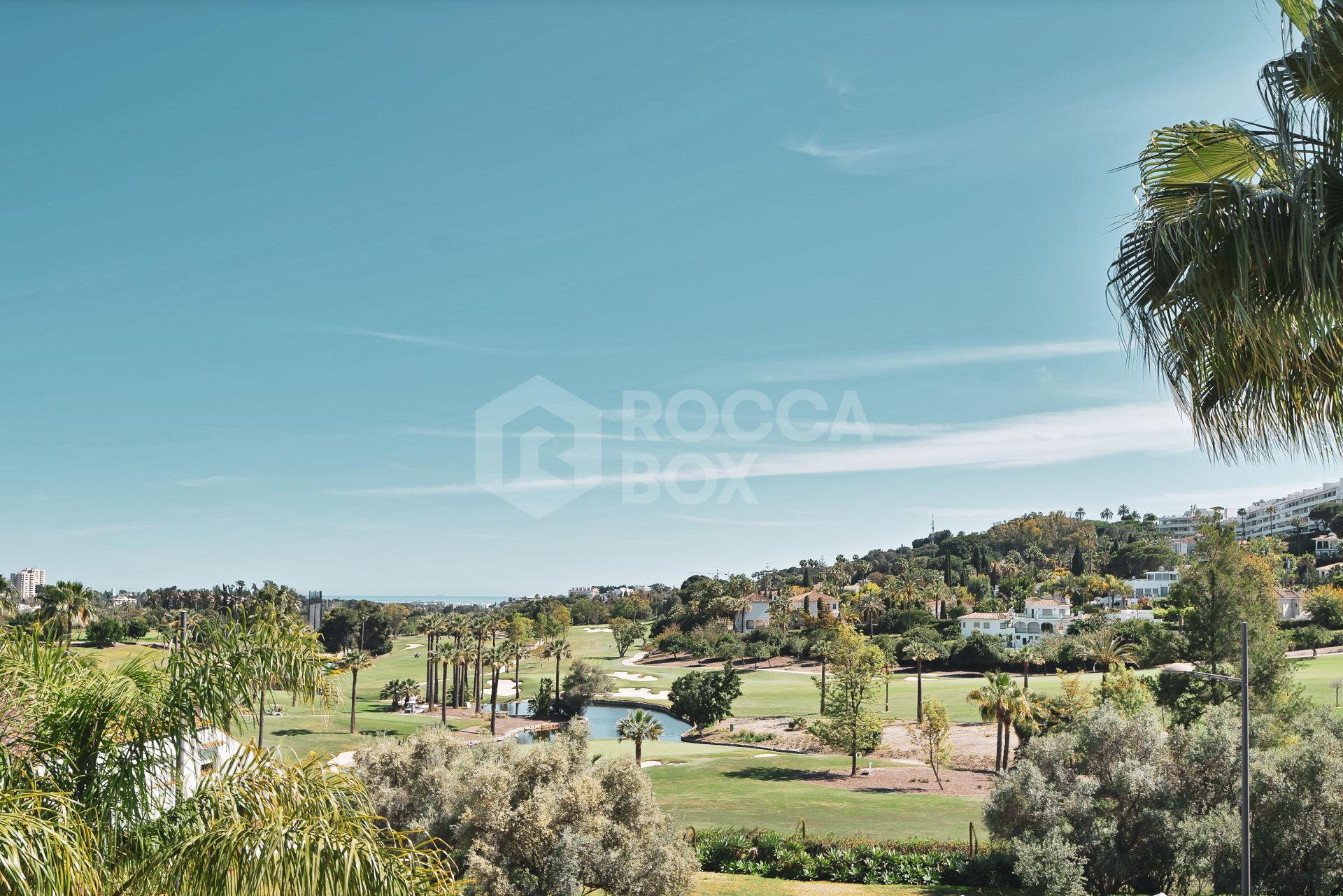 Luxury Penthouse with Panoramic Golf and sea Views in Las Alamandas