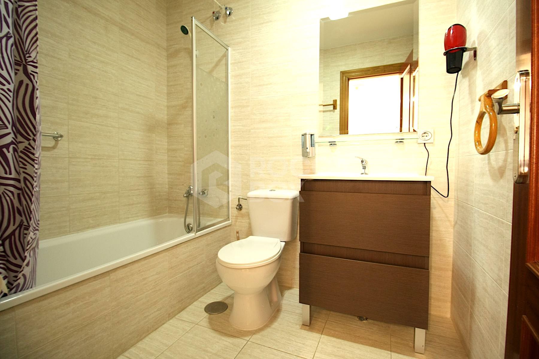 Acquisition Opportunity: Freehold Building with Hostel License